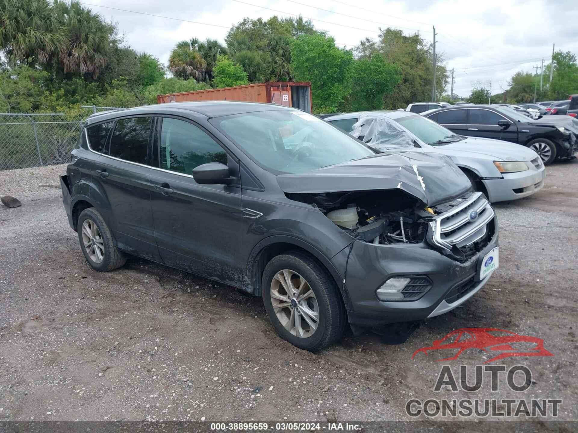 FORD ESCAPE 2017 - 1FMCU0GD4HUE00413