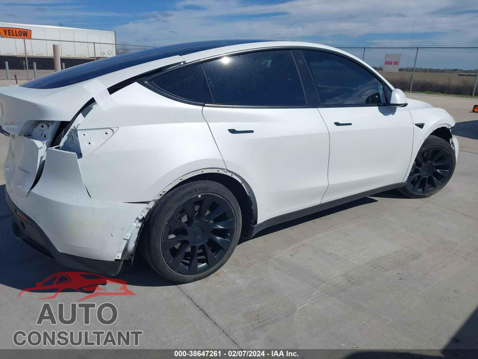 TESLA MODEL Y 2021 - 5YJYGAEE9MF192535
