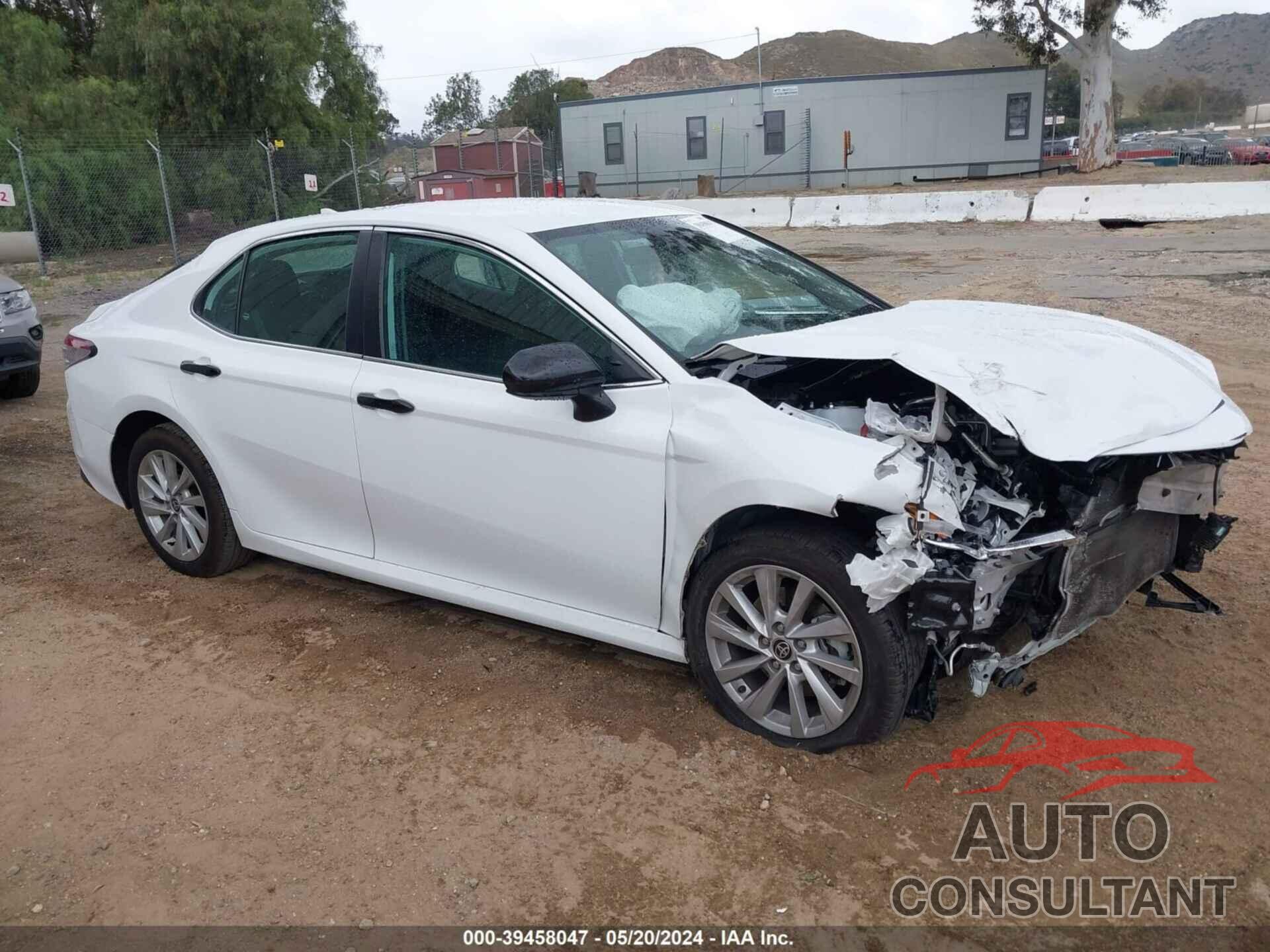 TOYOTA CAMRY 2022 - 4T1C11AKXNU628630