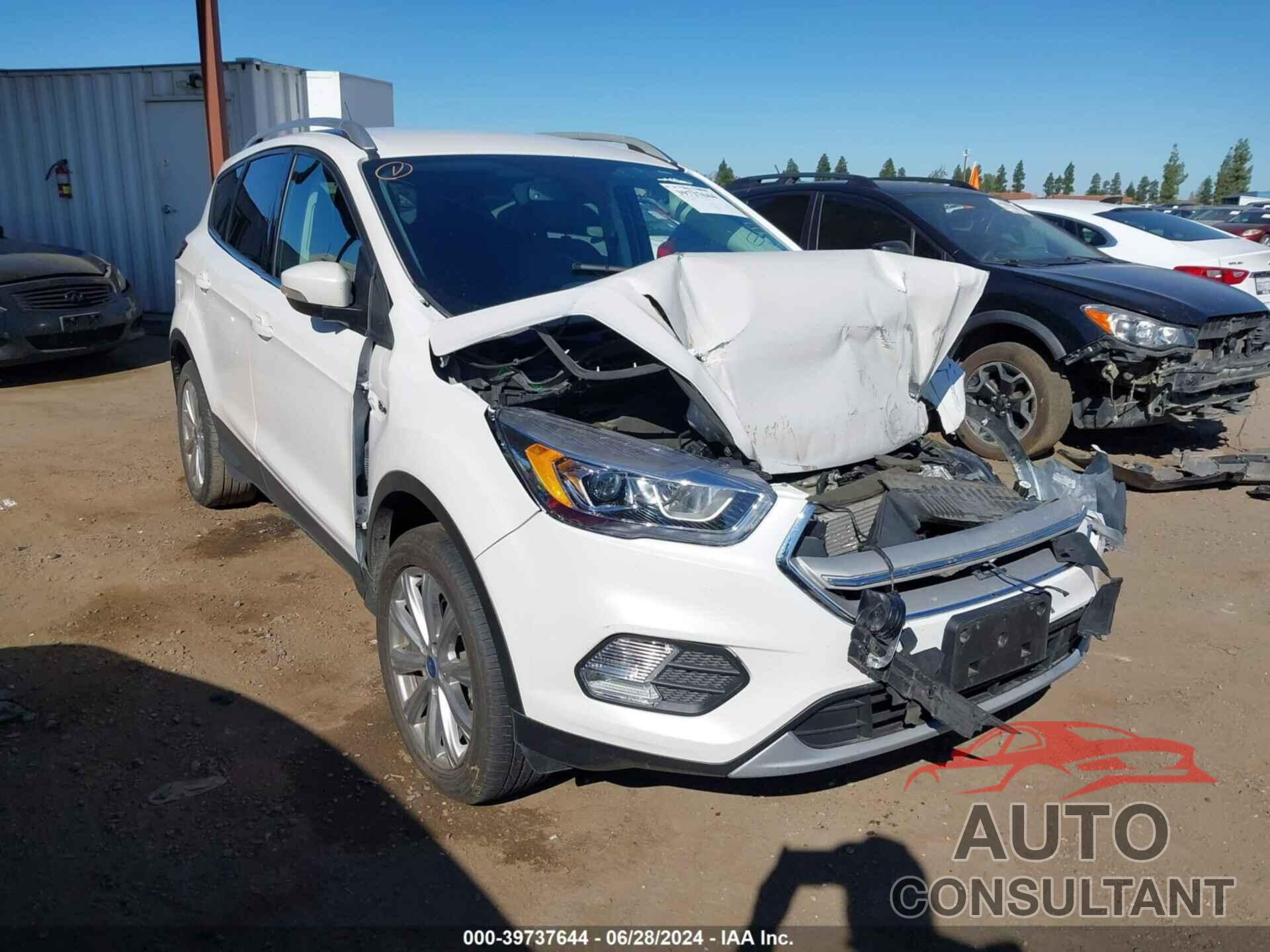 FORD ESCAPE 2017 - 1FMCU0JD6HUD77354