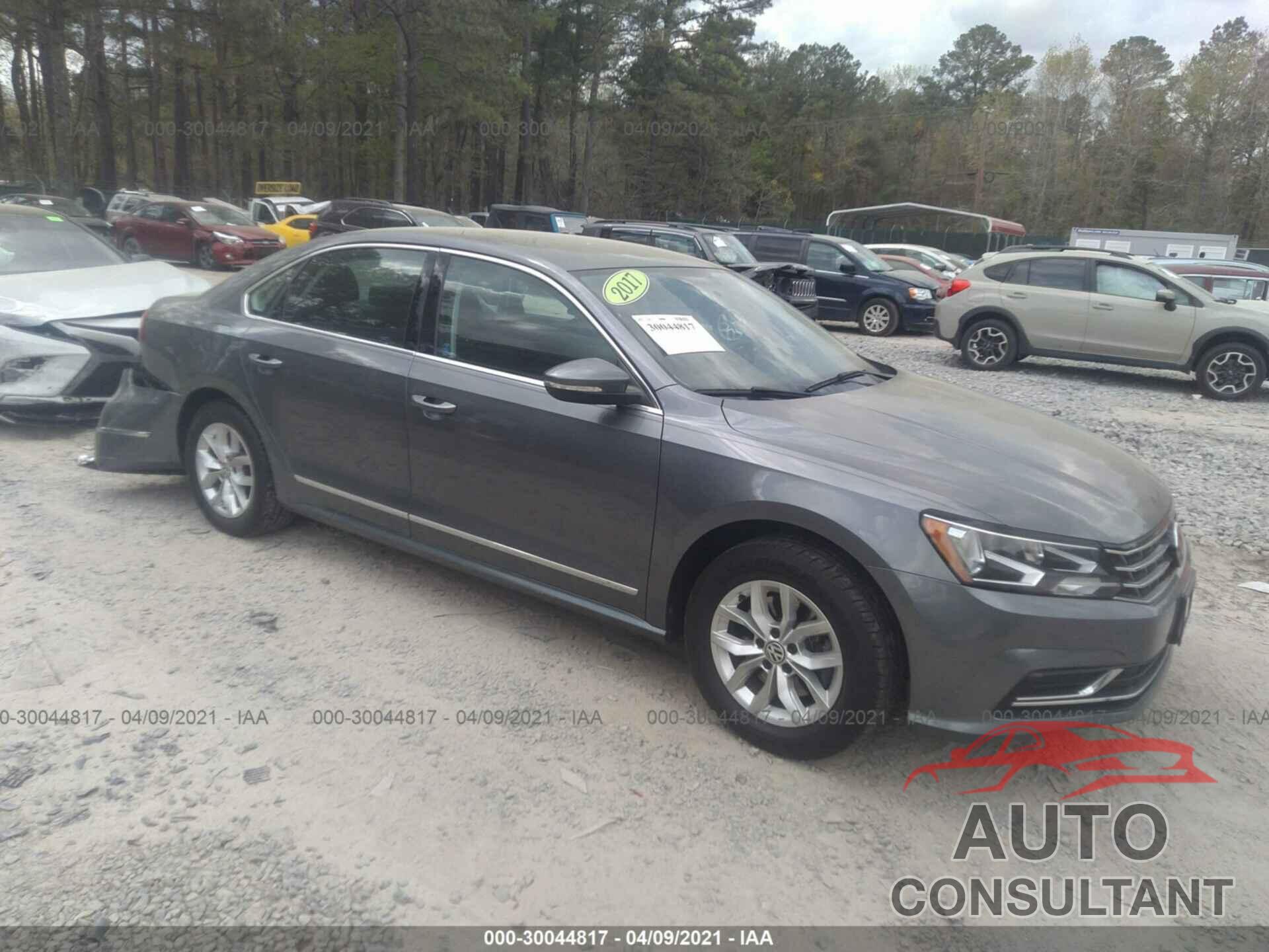 VOLKSWAGEN PASSAT 2017 - 1VWAT7A38HC058538