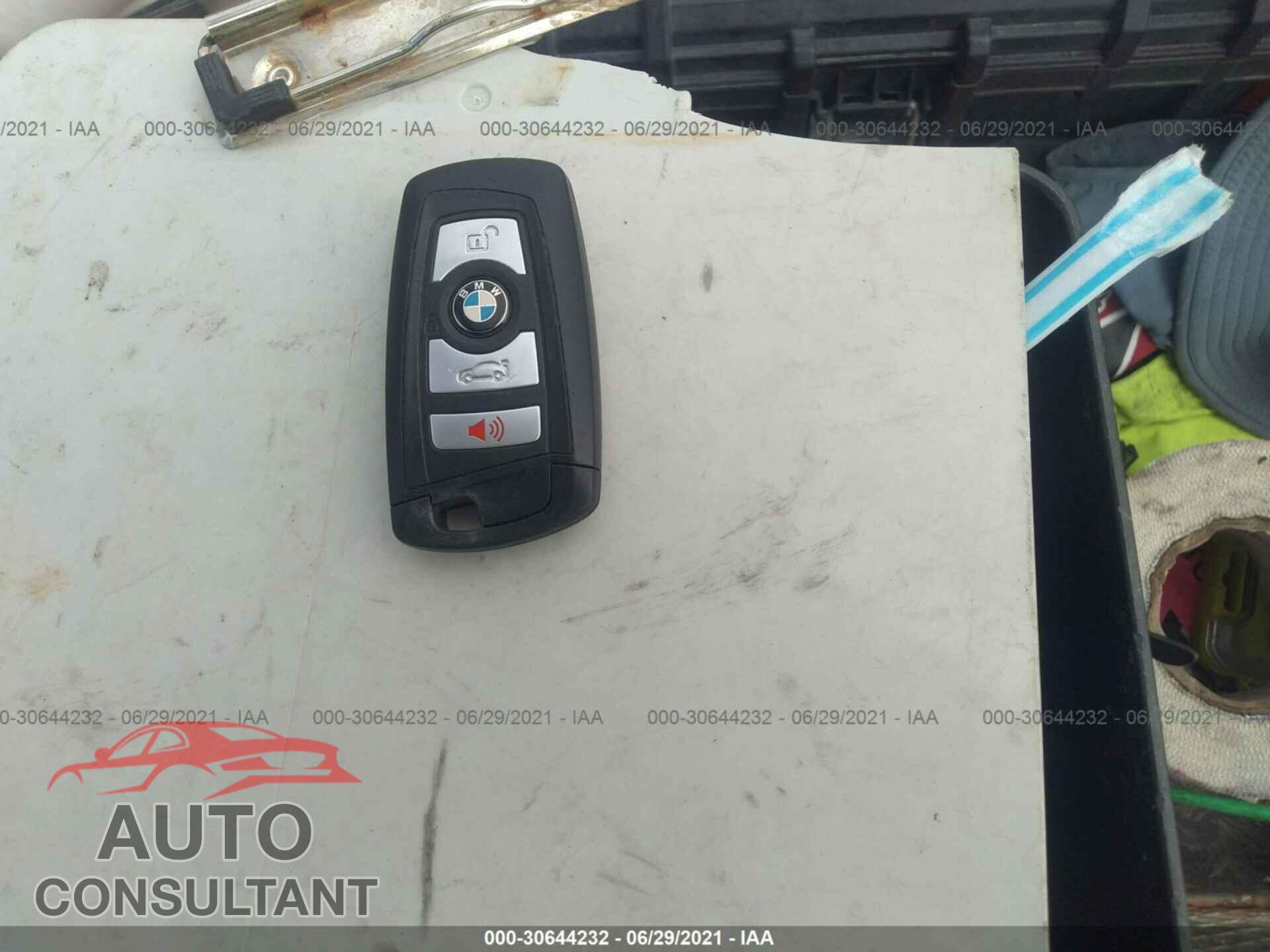 BMW 3 SERIES 2016 - WBA8E1G54GNU10225