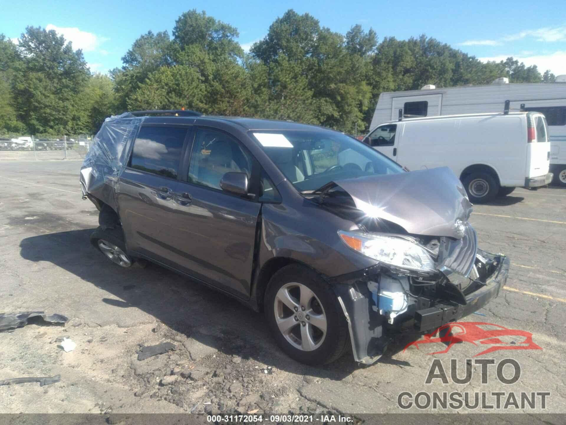 TOYOTA SIENNA 2017 - 5TDKZ3DC0HS827591