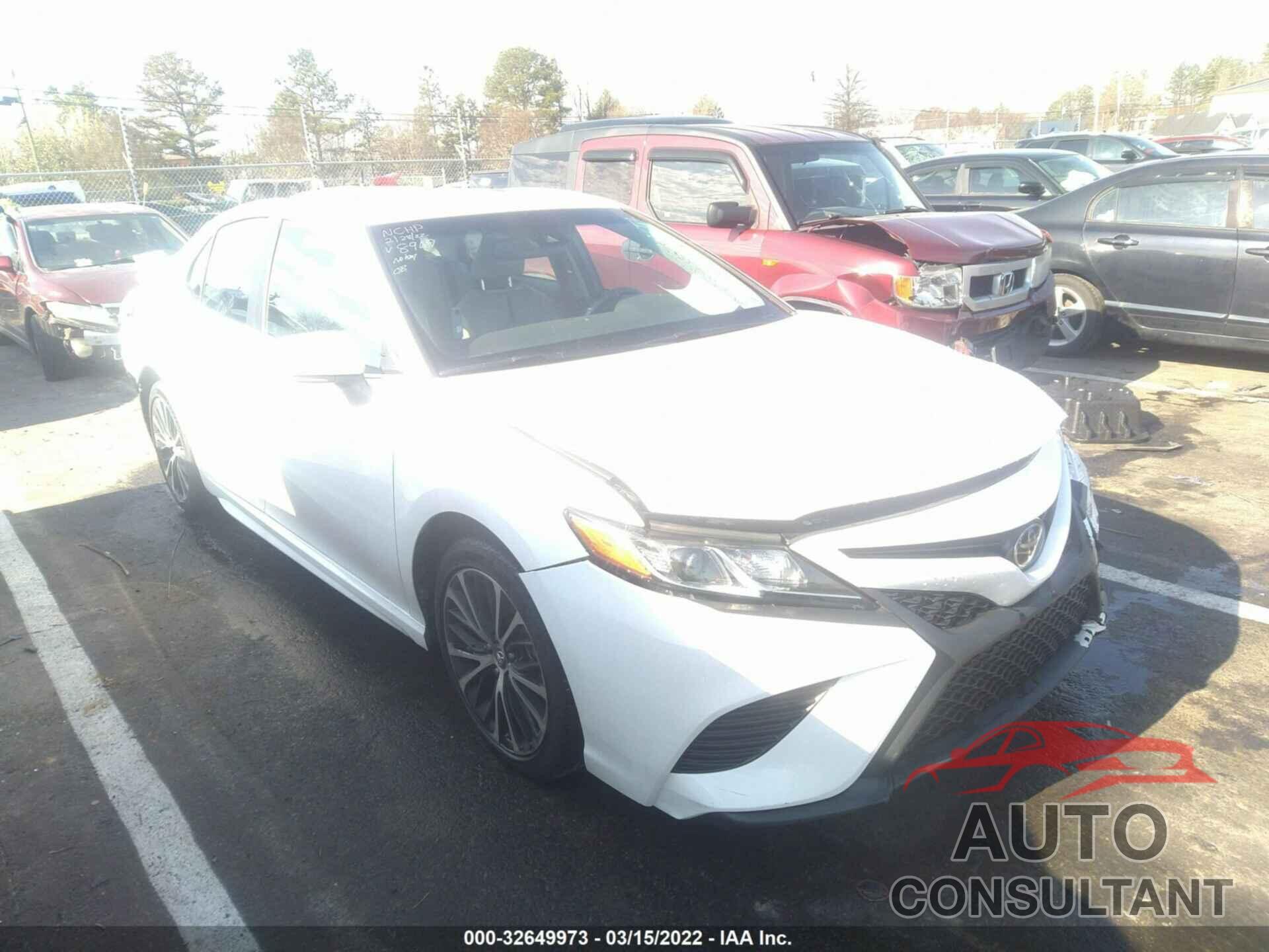TOYOTA CAMRY 2018 - 4T1B11HK2JU668969