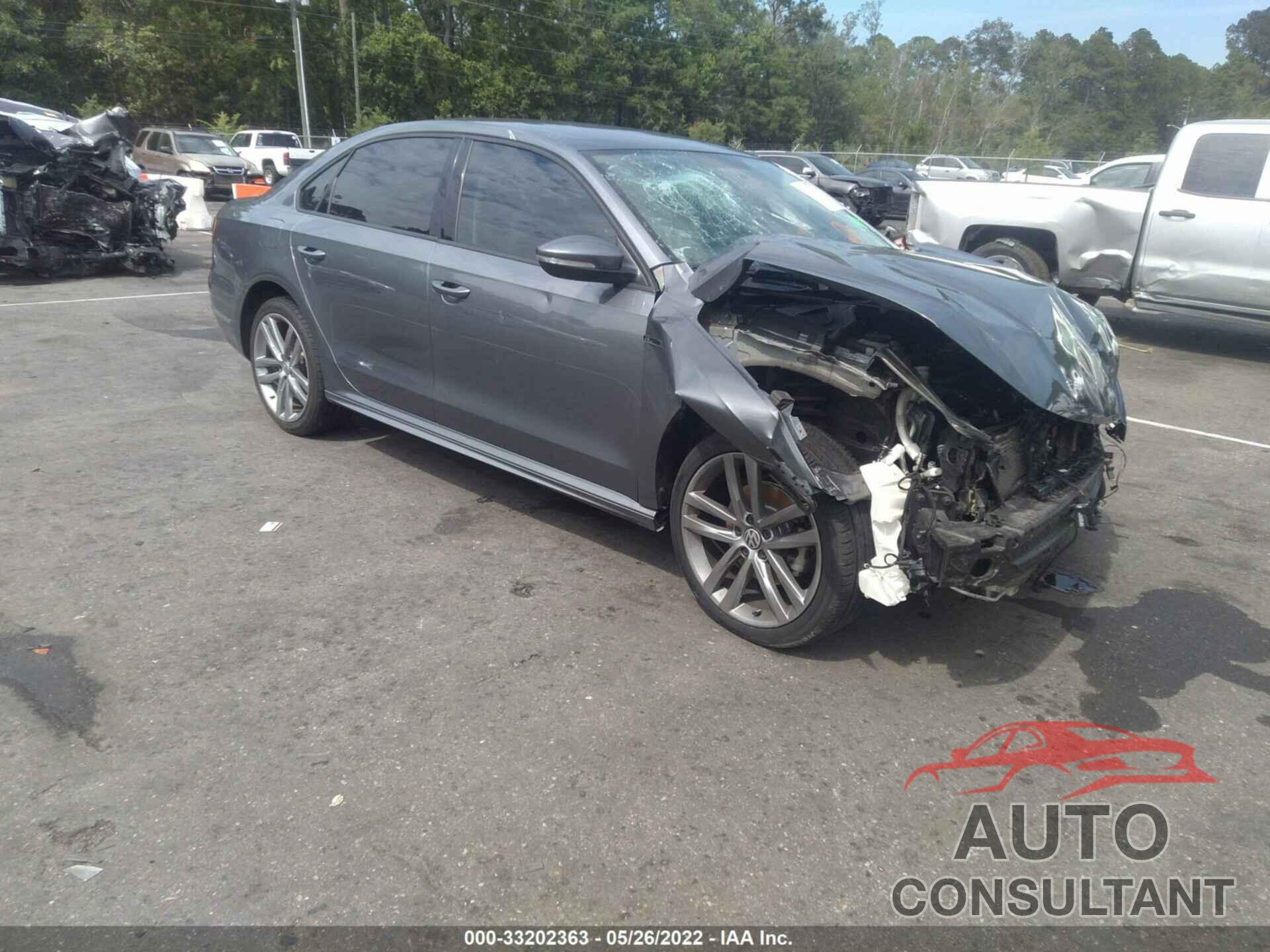 VOLKSWAGEN PASSAT 2018 - 1VWAA7A3XJC019879