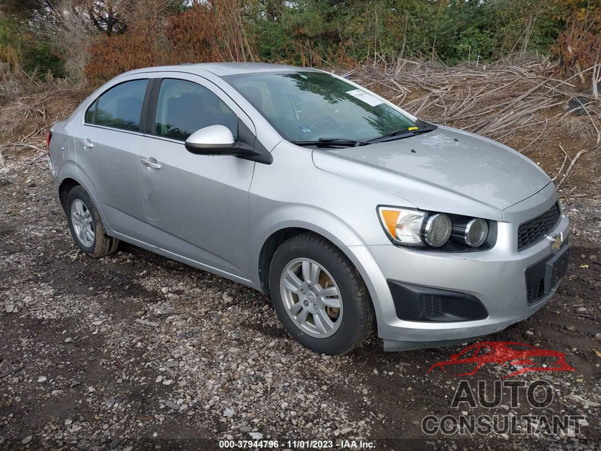 CHEVROLET SONIC 2015 - 1G1JC5SH1F4110500