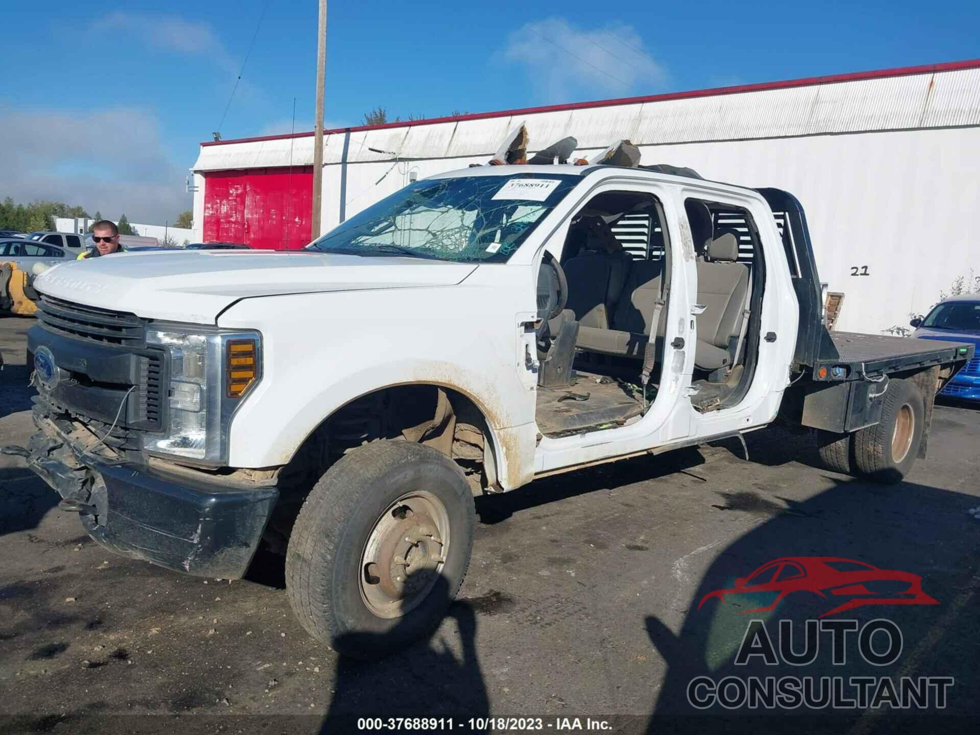 FORD F-350 CHASSIS 2019 - 1FD8W3HT9KEF58755