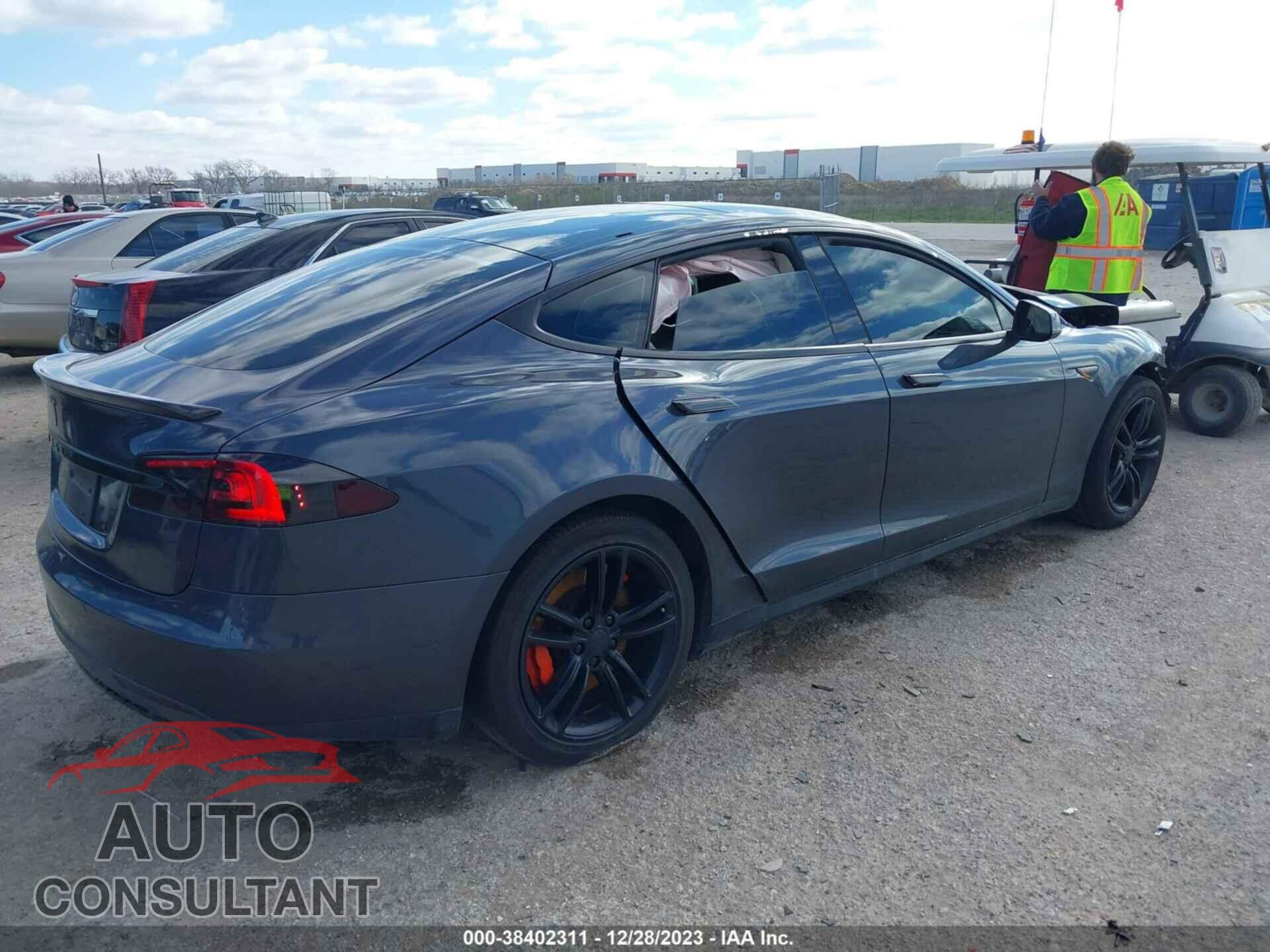 TESLA MODEL S 2015 - 5YJSA1E25FF116648