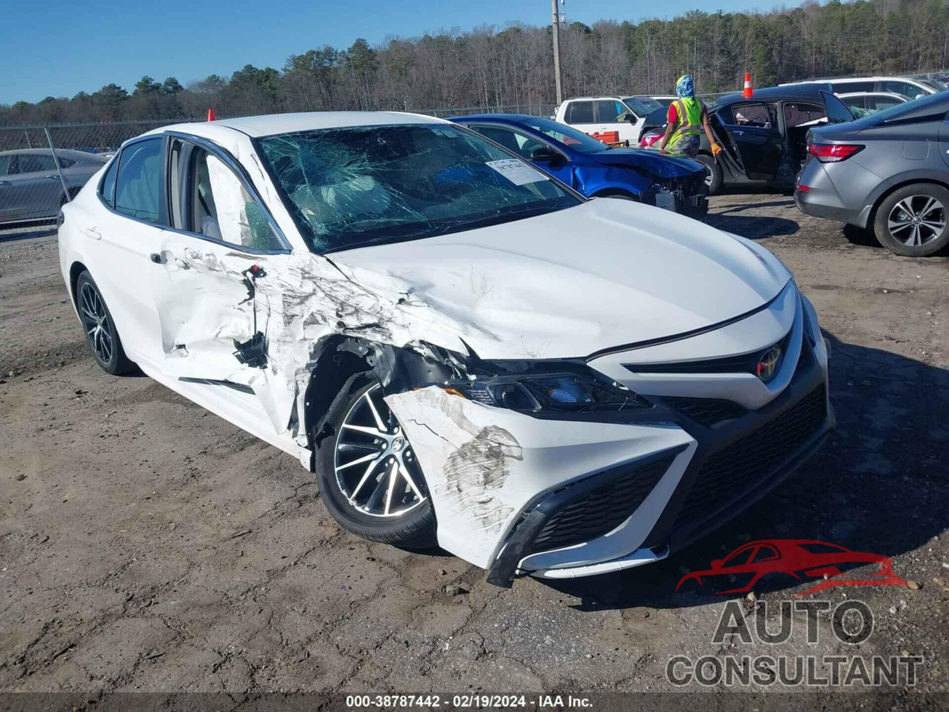 TOYOTA CAMRY 2021 - 4T1G11AKXMU609012