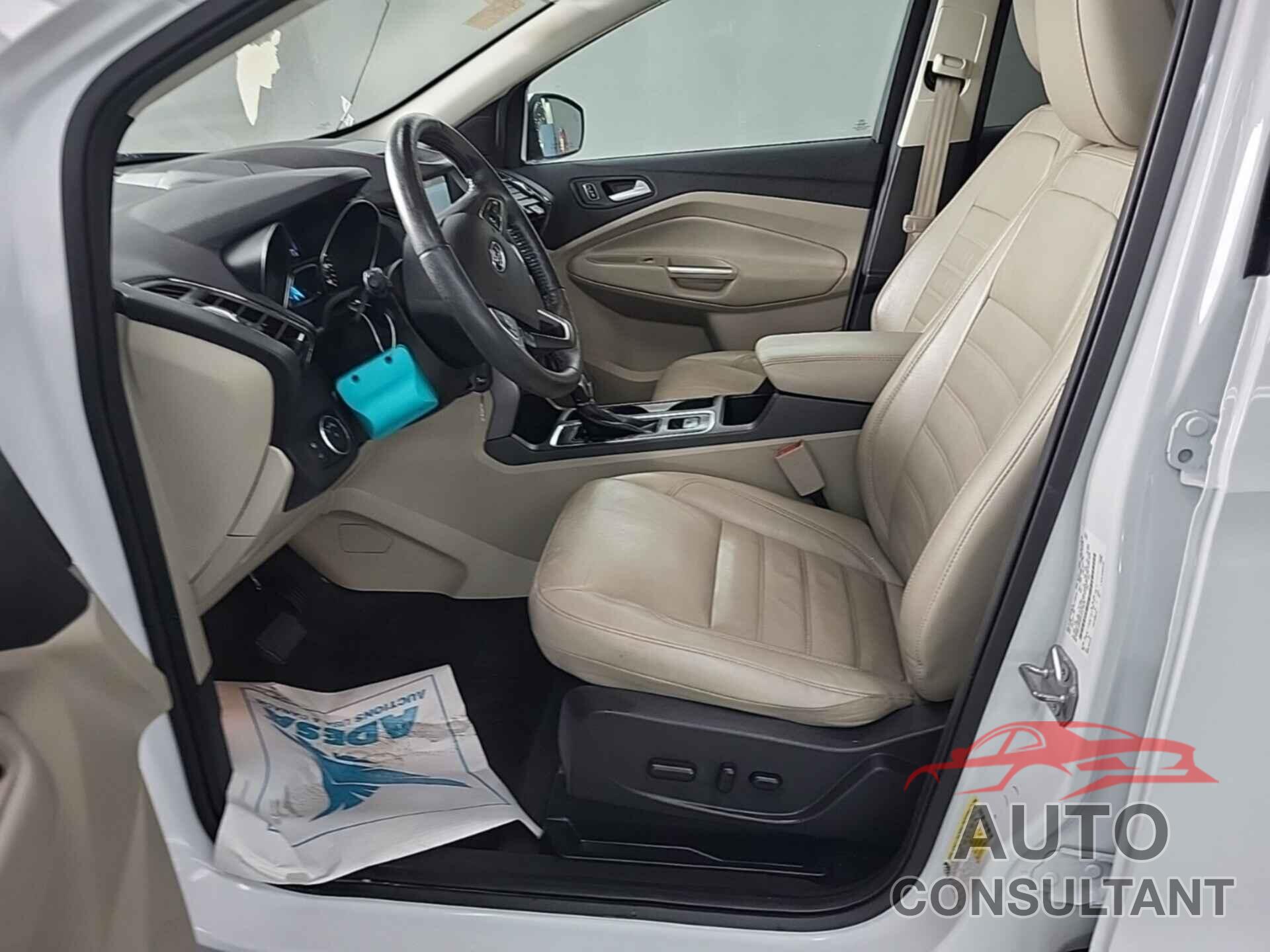 FORD ESCAPE 2018 - 1FMCU0HD3JUA75810