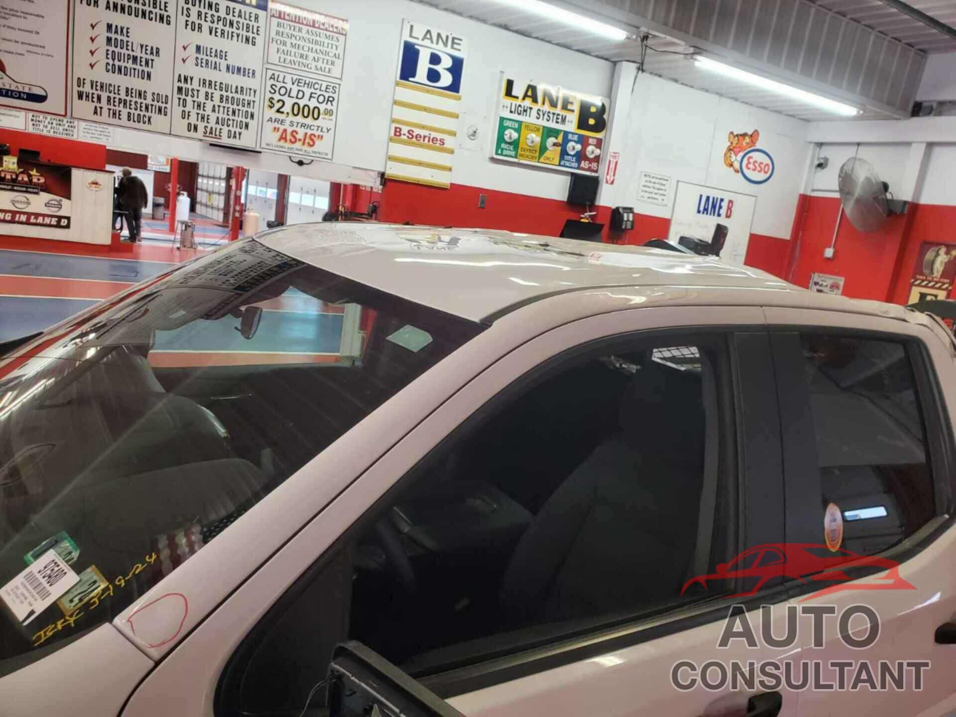 CHEVROLET SILVERADO 1500 2023 - 1GCRDAEK3PZ209105