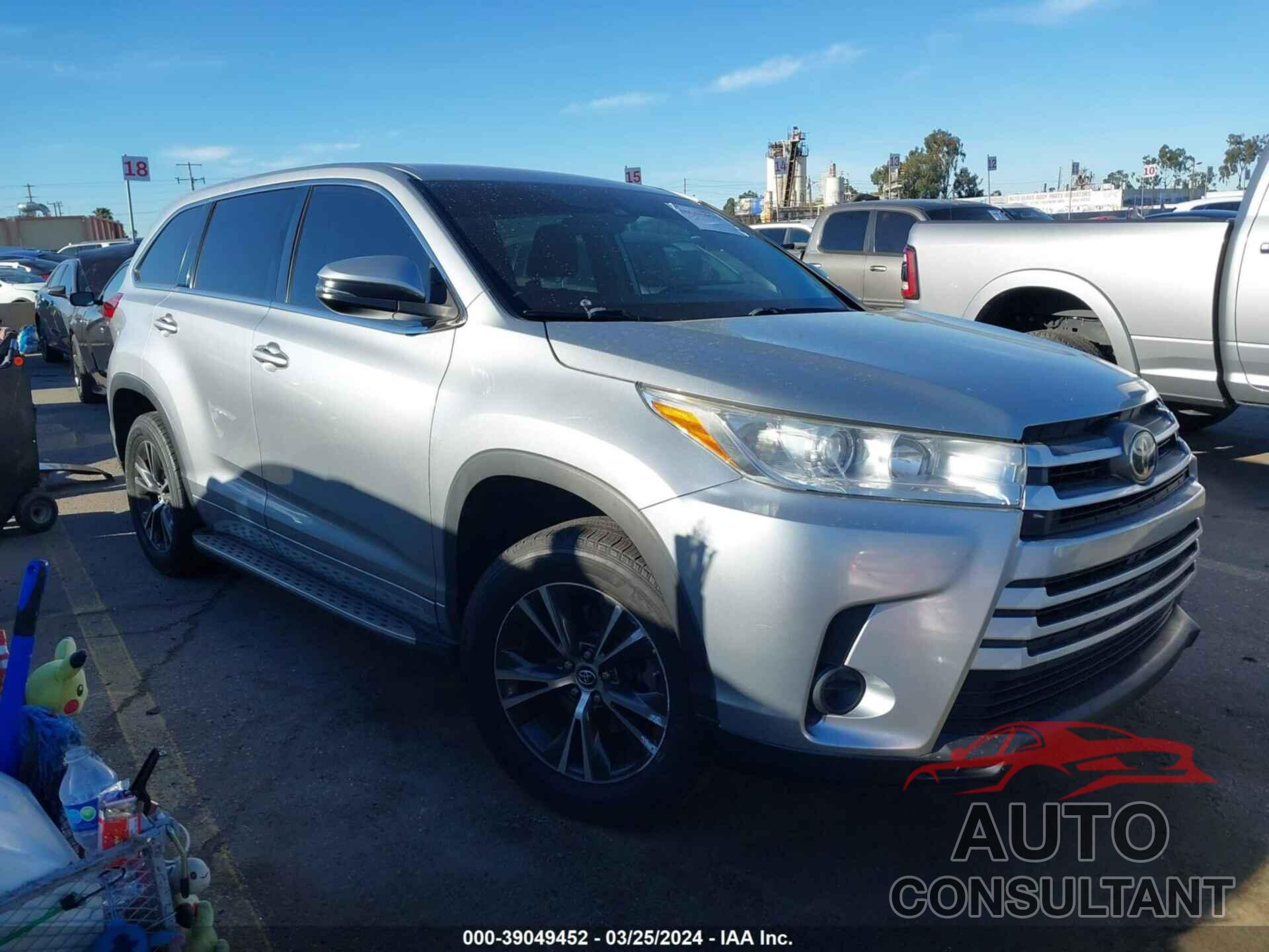 TOYOTA HIGHLANDER 2018 - 5TDZARFH7JS035140