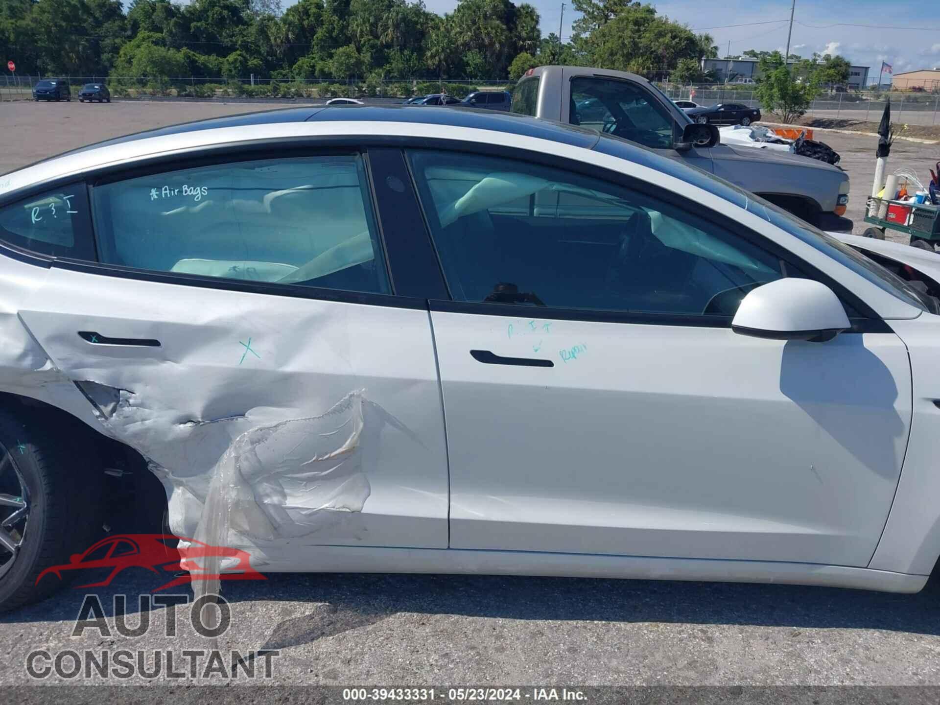 TESLA MODEL 3 2023 - 5YJ3E1EA5PF385671