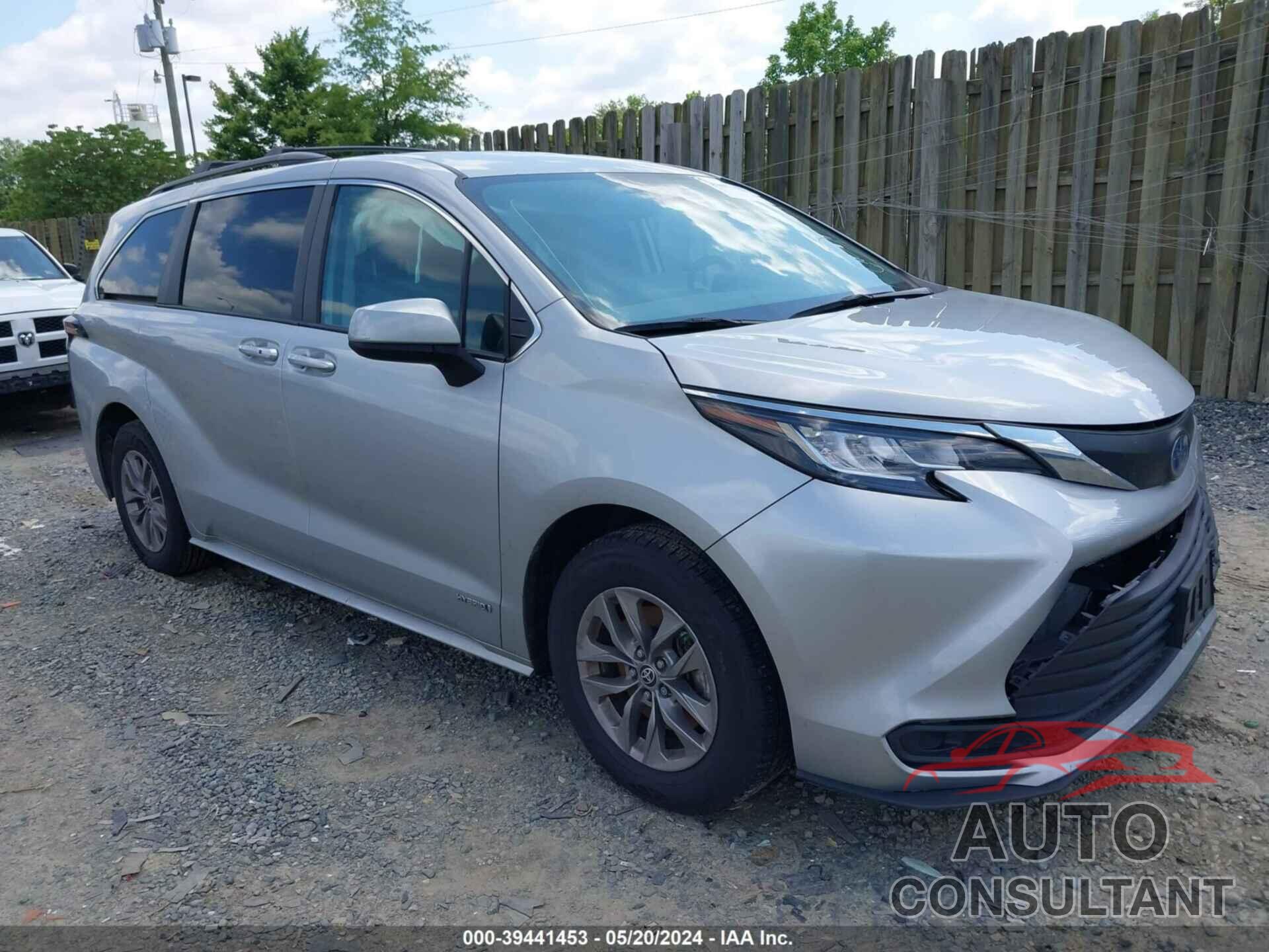 TOYOTA SIENNA 2021 - 5TDKRKEC4MS072643