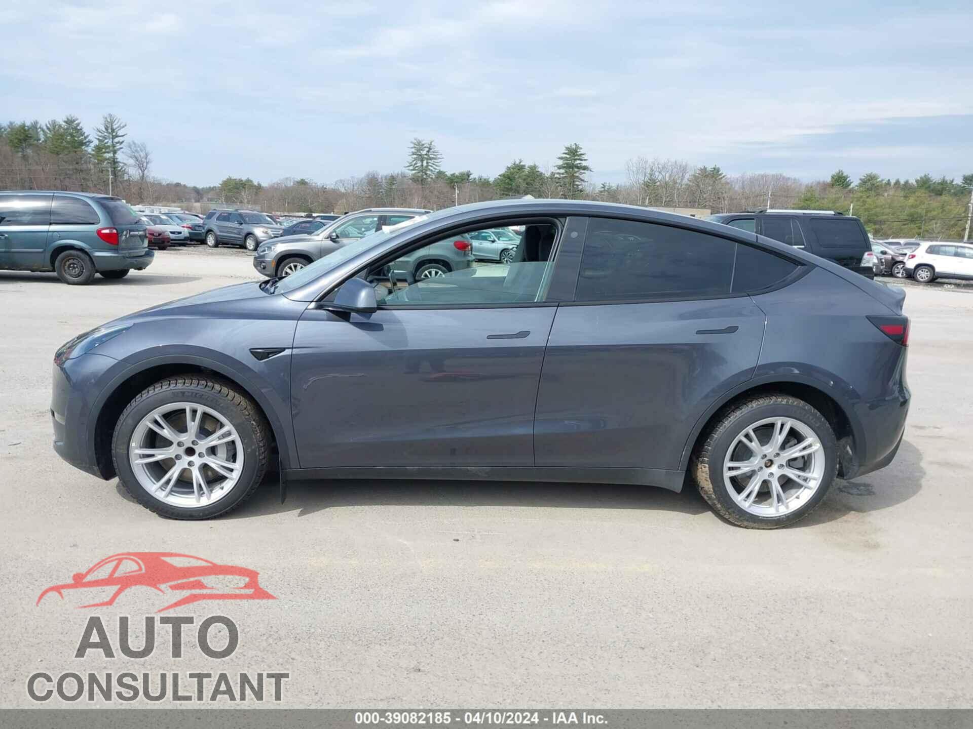 TESLA MODEL Y 2023 - LRWYGDFD8PC222100