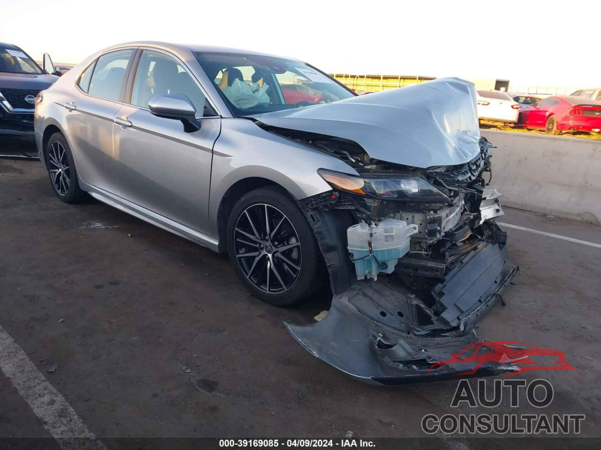 TOYOTA CAMRY 2021 - 4T1G11AK8MU520975