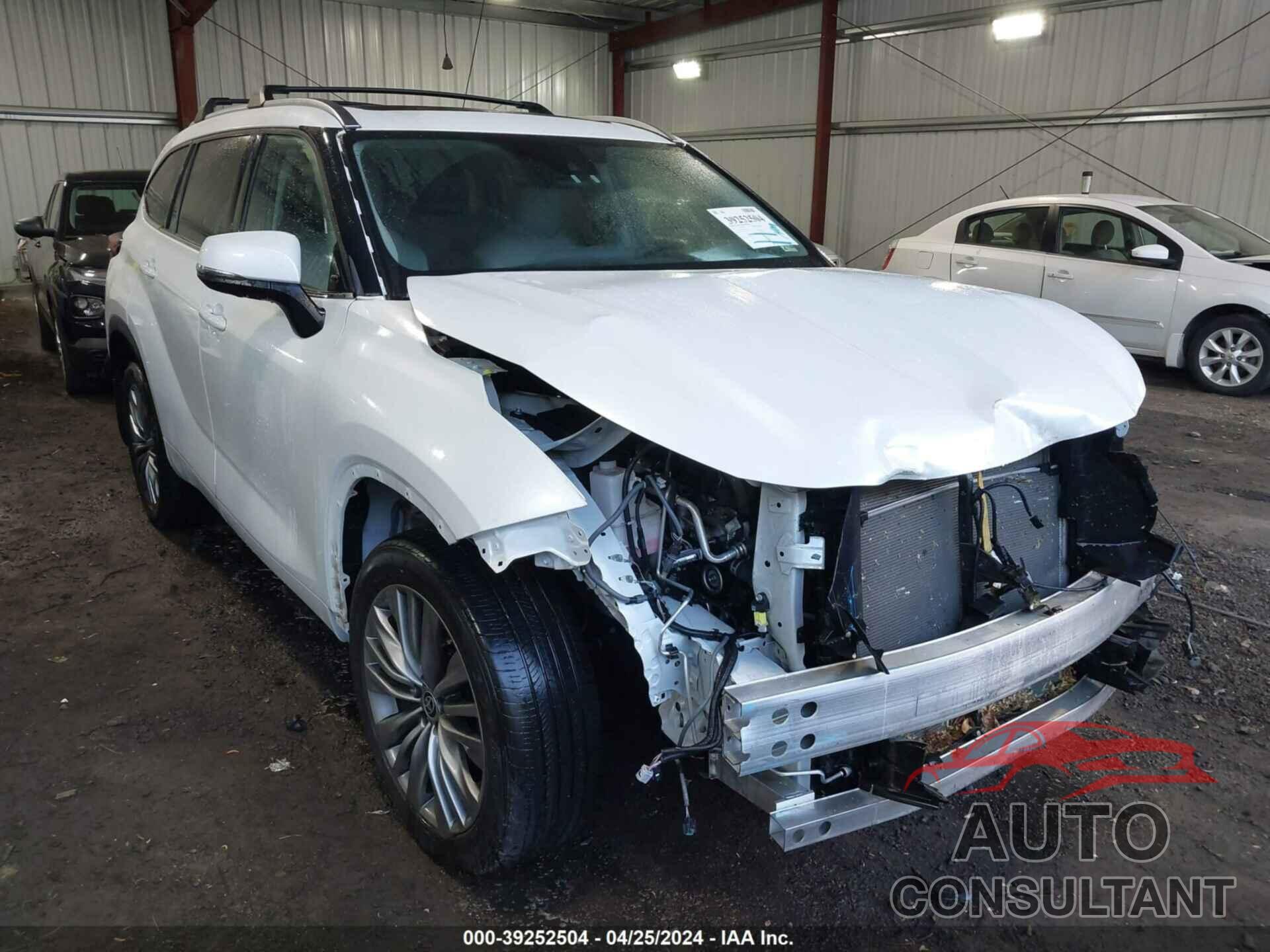 TOYOTA HIGHLANDER 2022 - 5TDFZRBH0NS195044