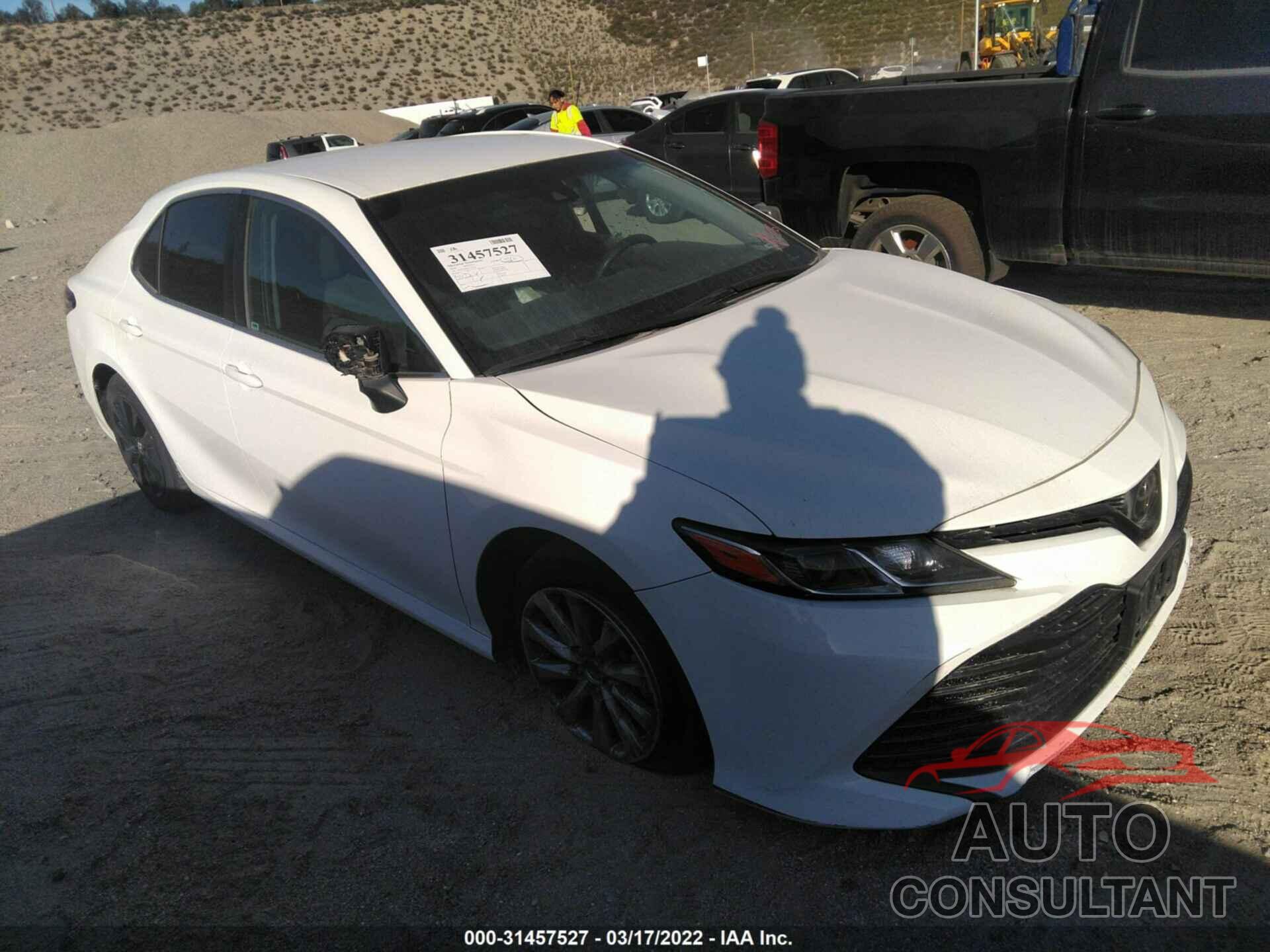 TOYOTA CAMRY 2018 - 4T1B11HK8JU579360
