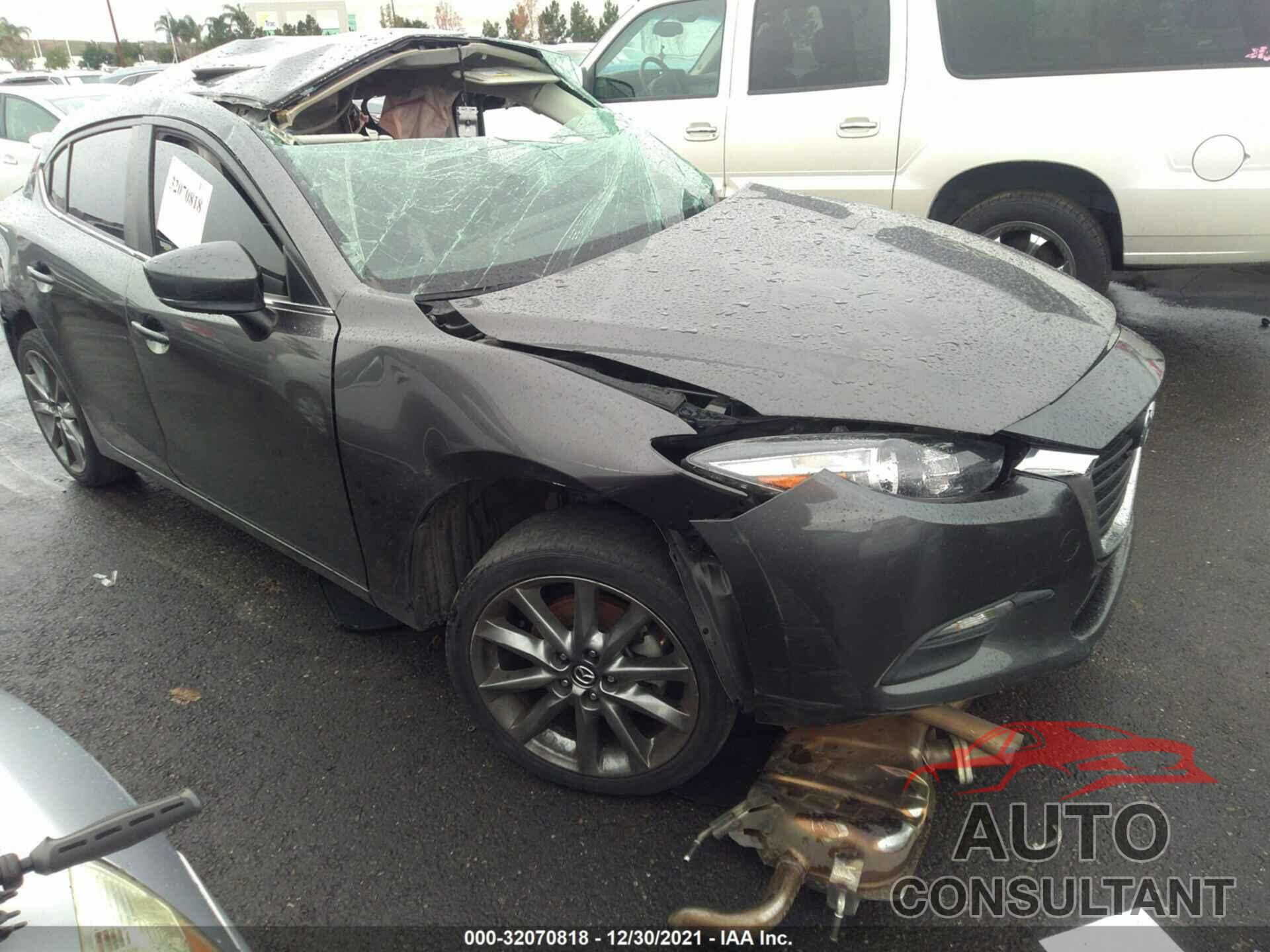 MAZDA MAZDA3 4-DOOR 2018 - 3MZBN1V31JM249888