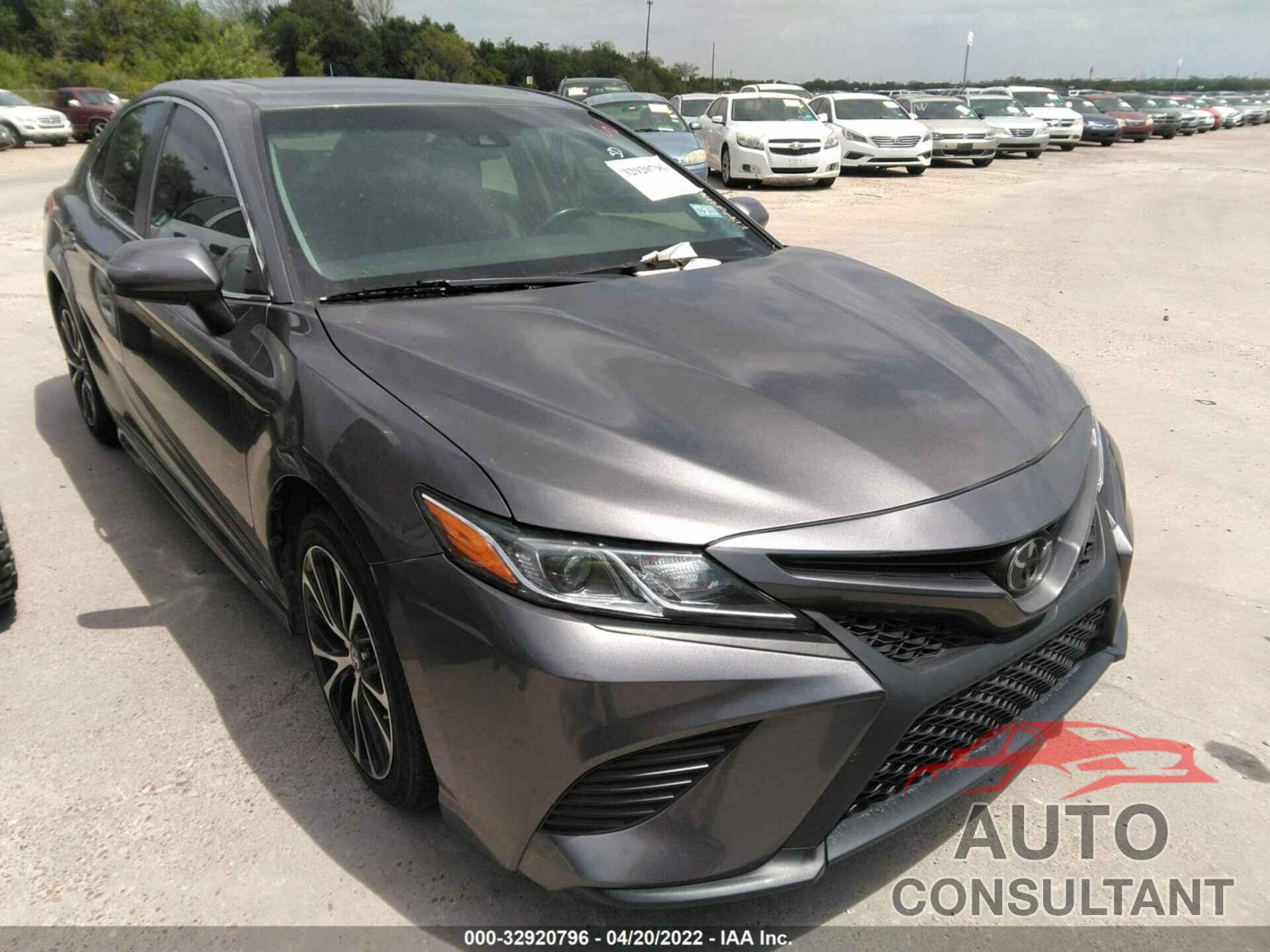 TOYOTA CAMRY 2018 - 4T1B11HK3JU670472