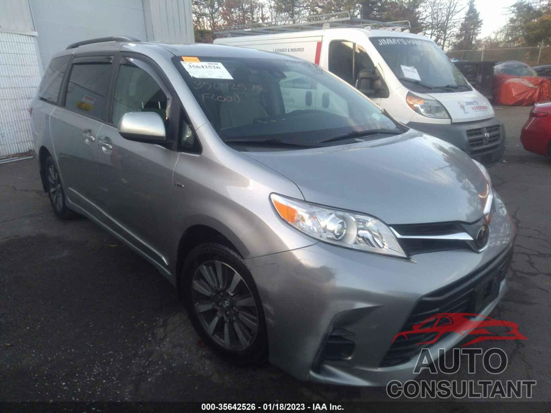 TOYOTA SIENNA 2018 - 5TDJZ3DC8JS194498