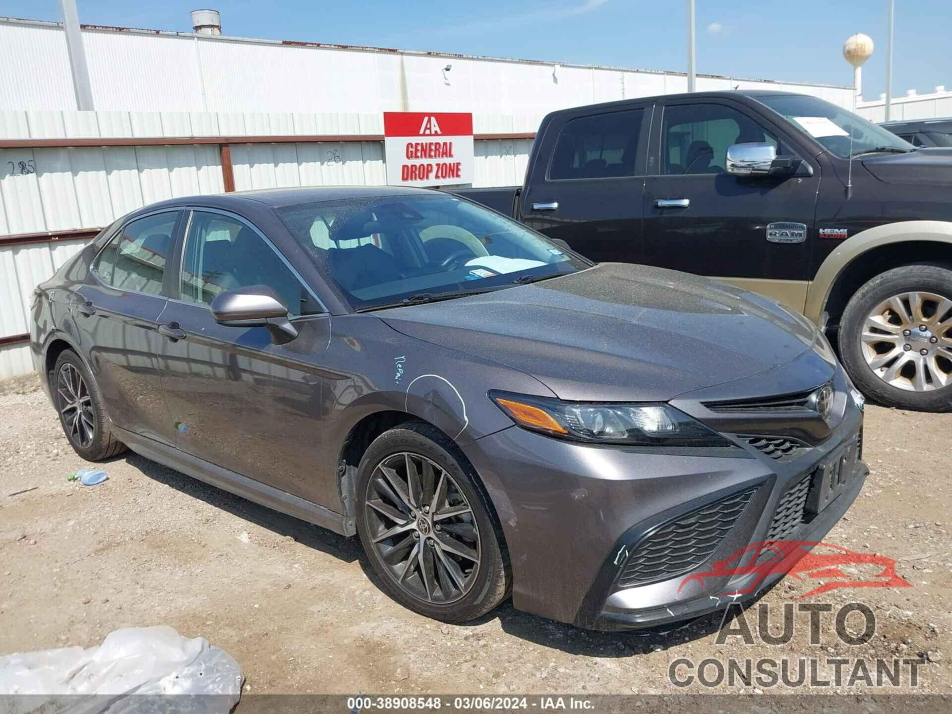 TOYOTA CAMRY 2021 - 4T1G11AK8MU580240