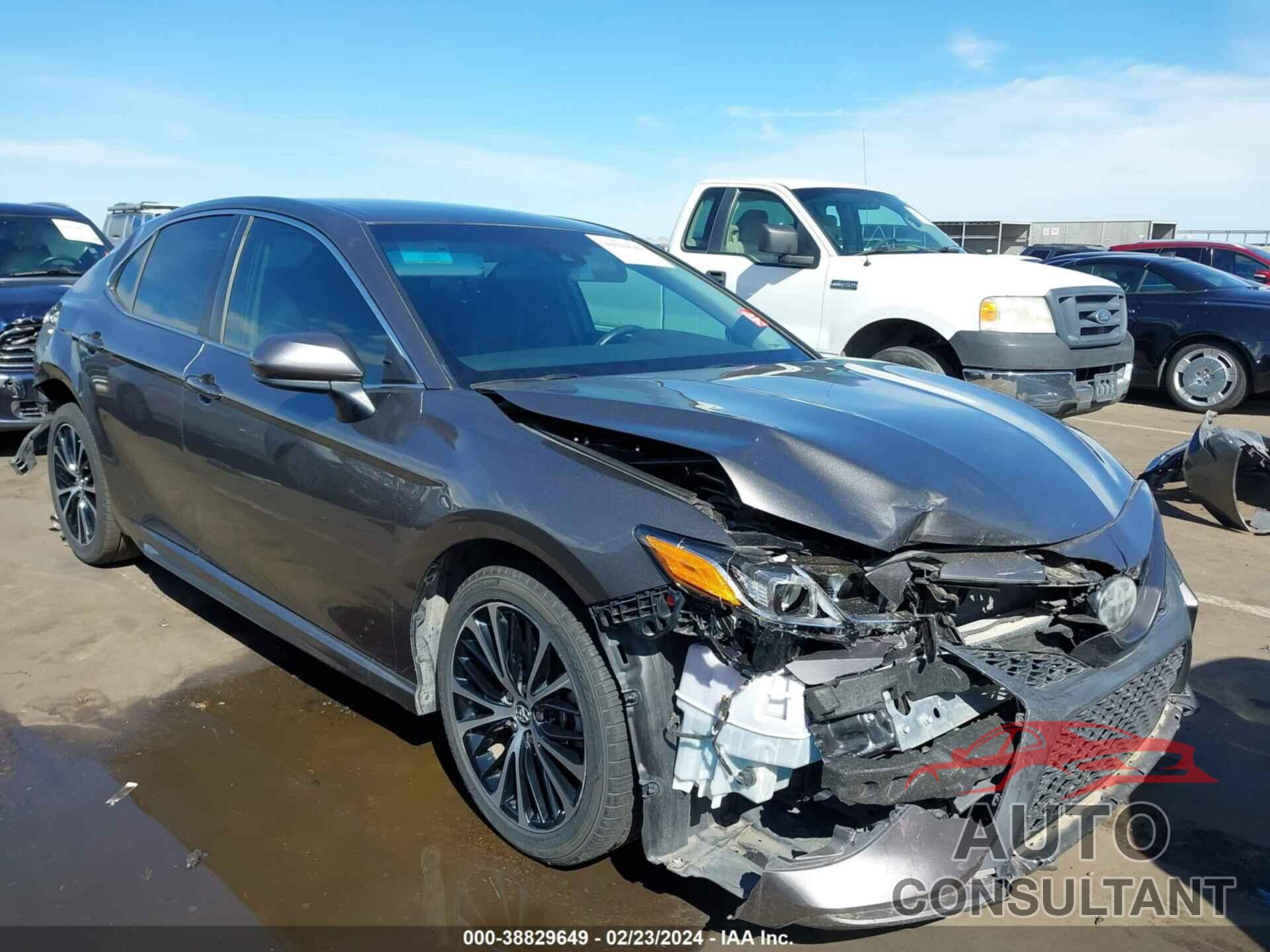 TOYOTA CAMRY 2018 - 4T1B11HK9JU113047