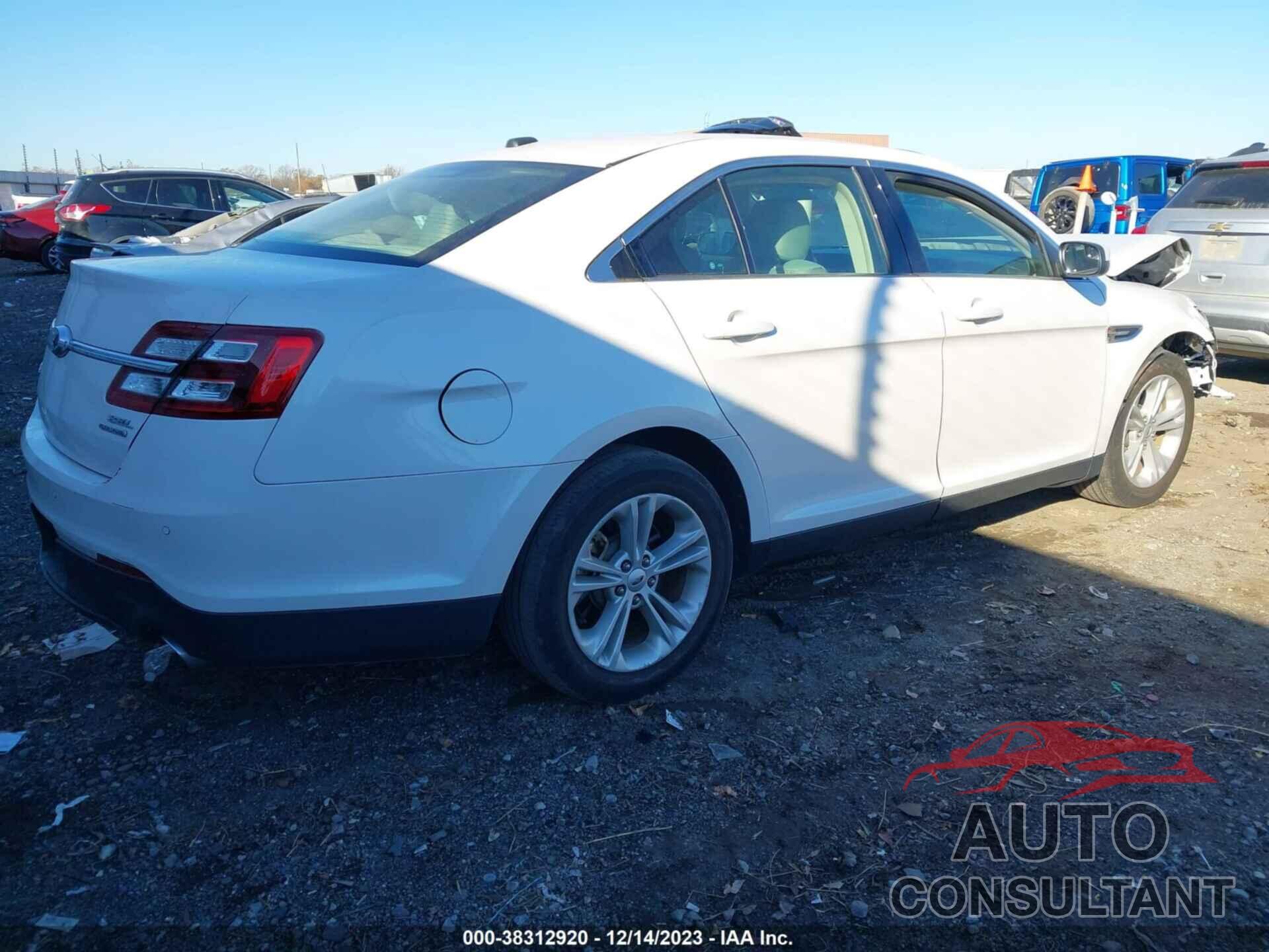 FORD TAURUS 2018 - 1FAHP2E85JG133148