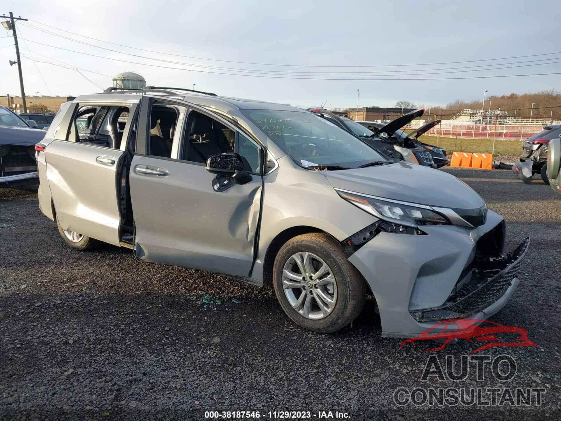 TOYOTA SIENNA 2023 - 5TDDSKFC0PS104648