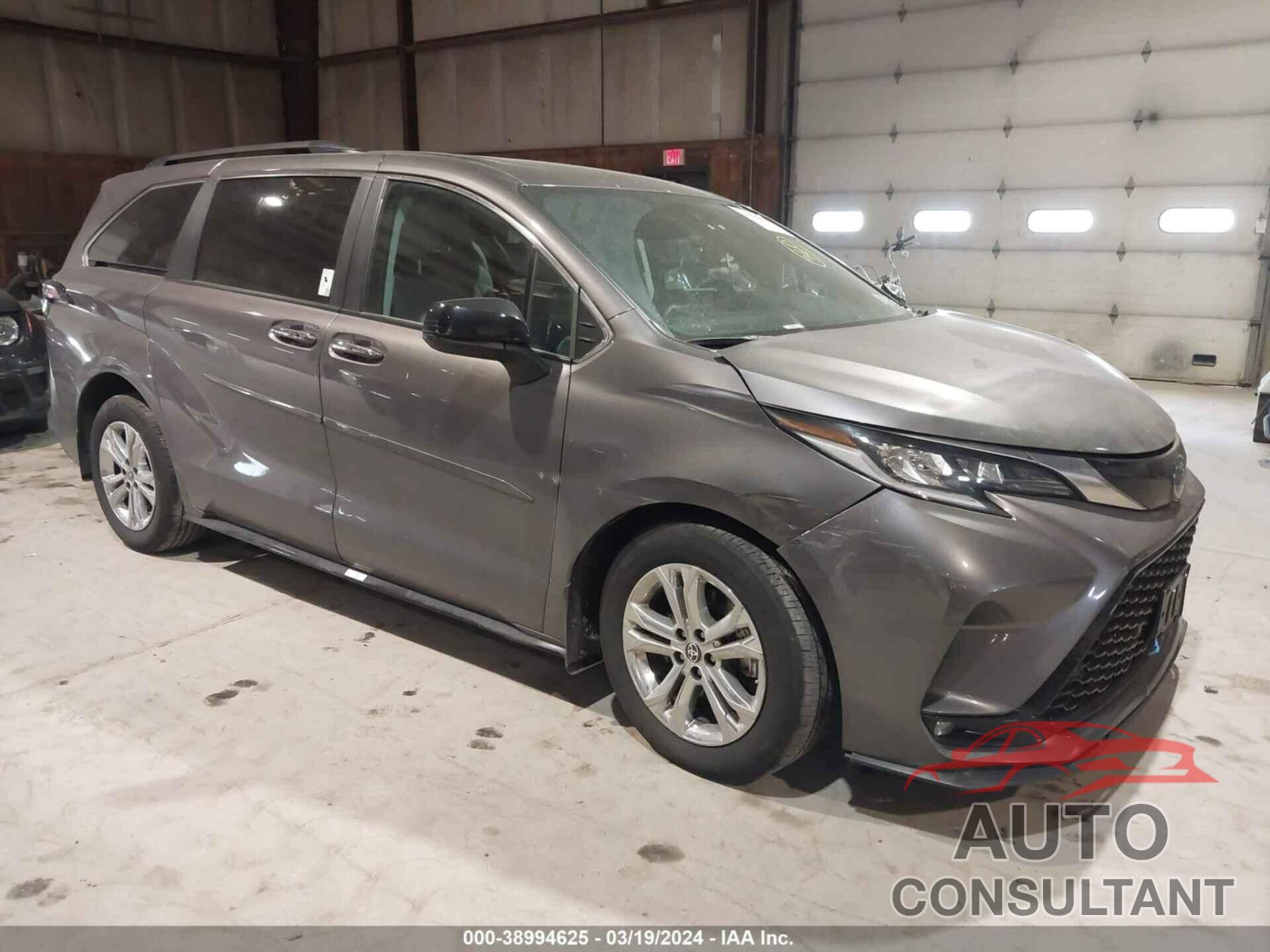 TOYOTA SIENNA 2022 - 5TDDSKFC6NS073502