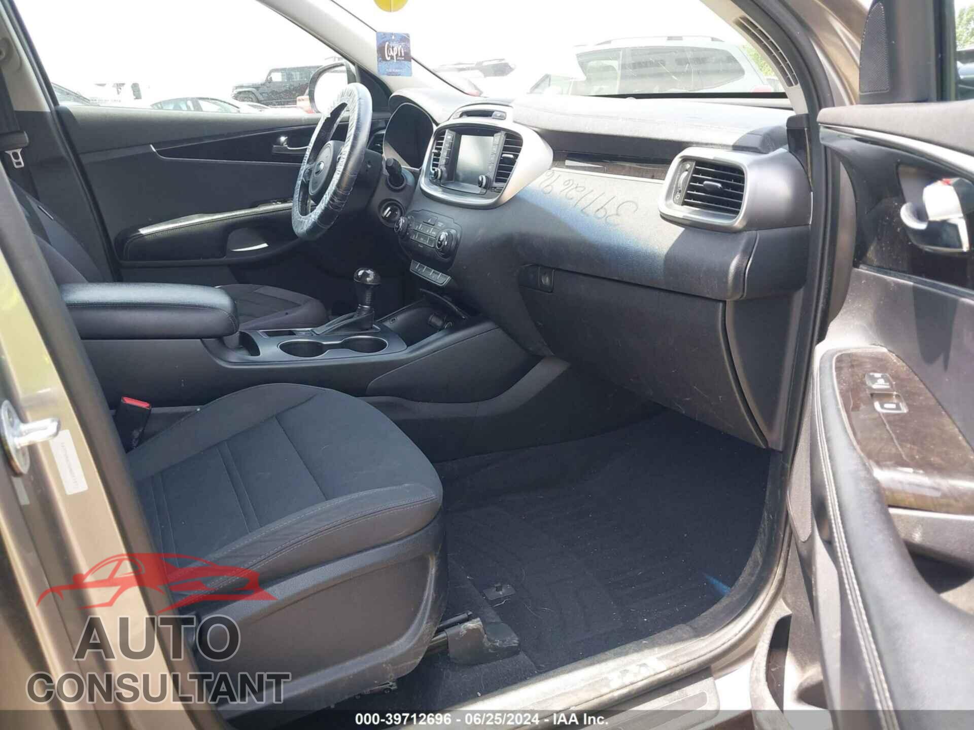 KIA SORENTO 2017 - 5XYPG4A35HG211971