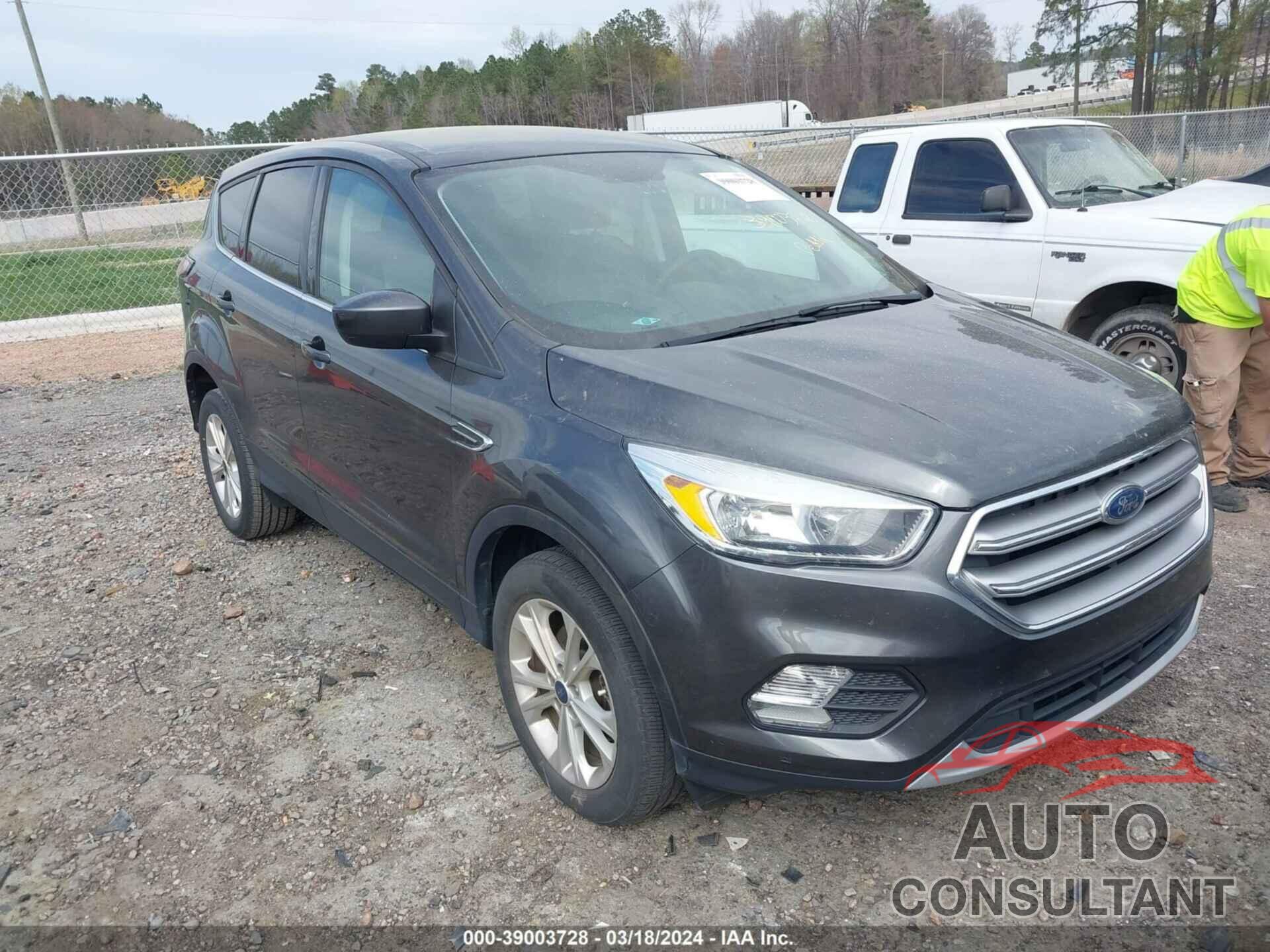 FORD ESCAPE 2017 - 1FMCU0GD4HUE84135