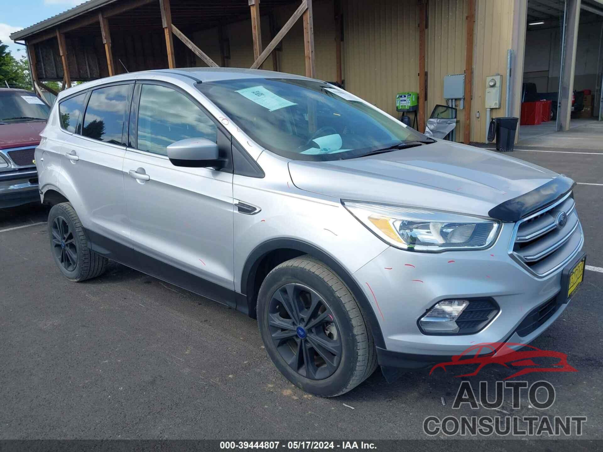 FORD ESCAPE 2017 - 1FMCU9G92HUE98079