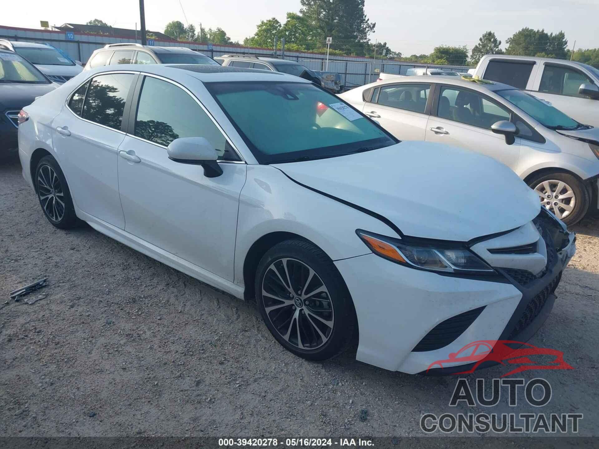 TOYOTA CAMRY 2018 - 4T1B11HK8JU102962
