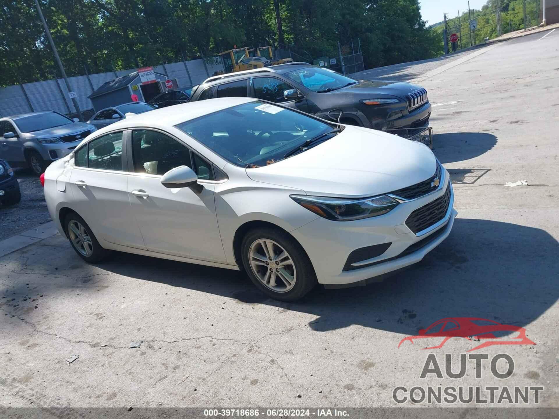 CHEVROLET CRUZE 2018 - 1G1BE5SM5J7159444