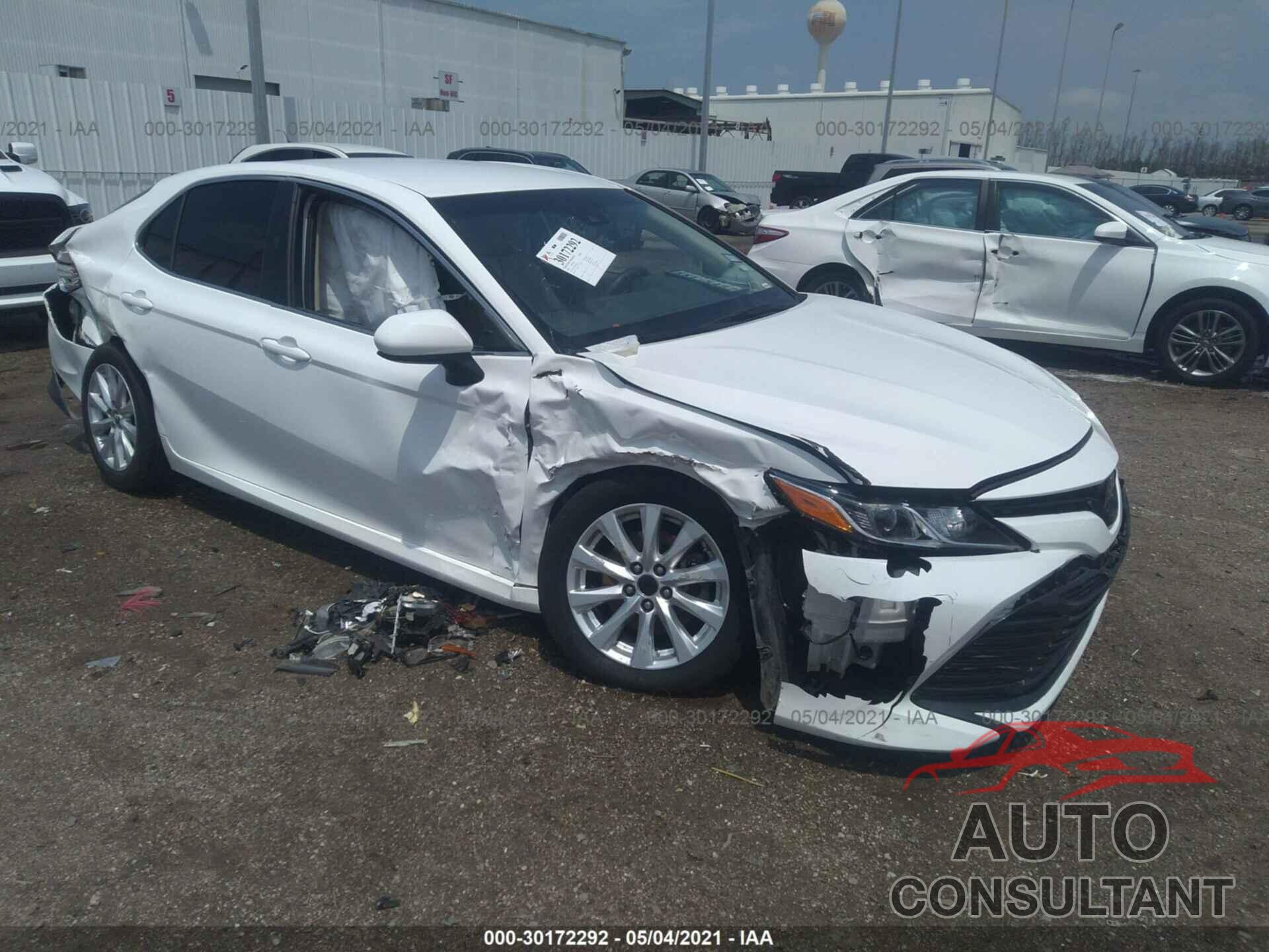 TOYOTA CAMRY 2018 - 4T1B11HK5JU085621