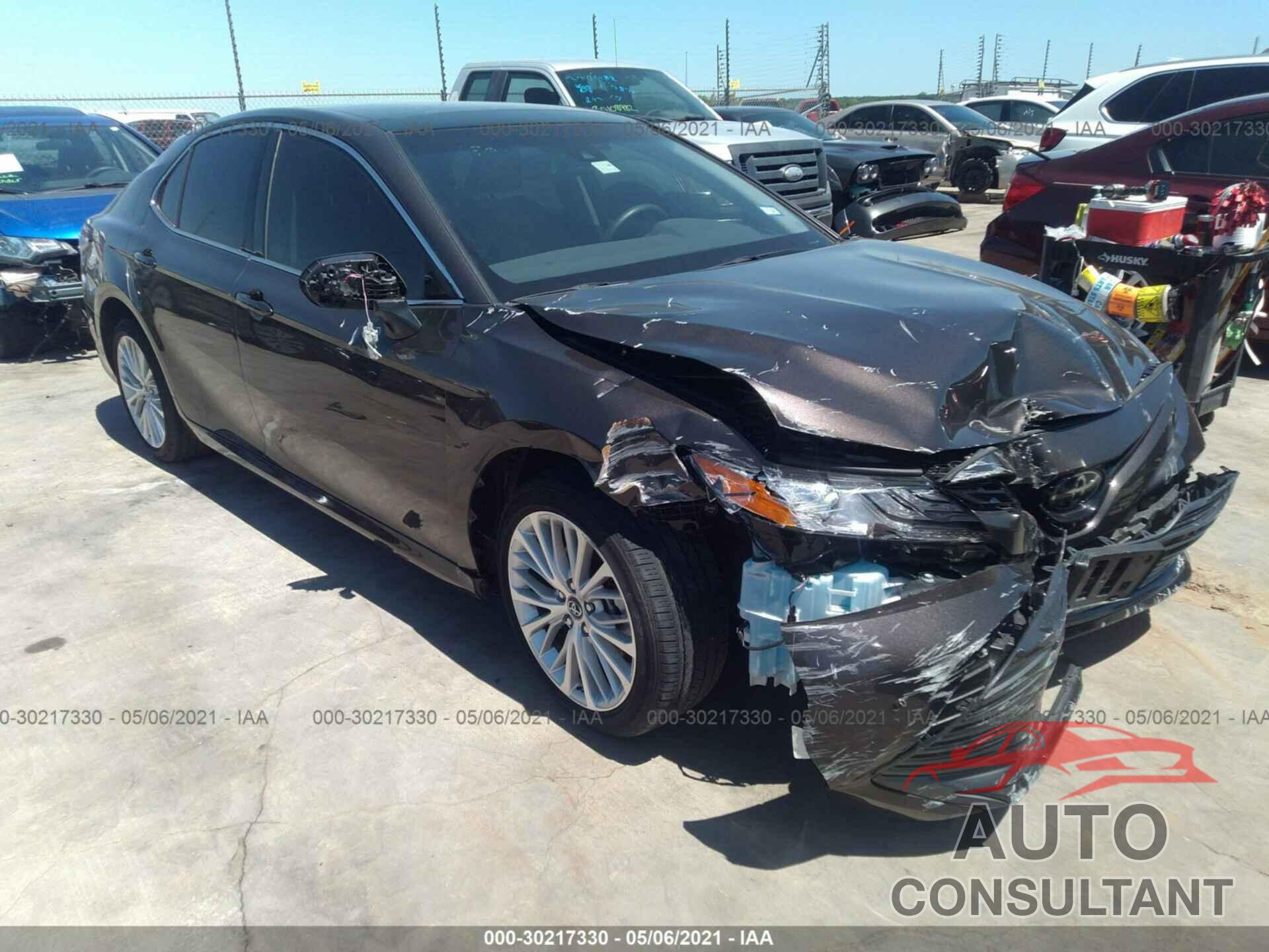 TOYOTA CAMRY 2018 - 4T1B11HK2JU156550