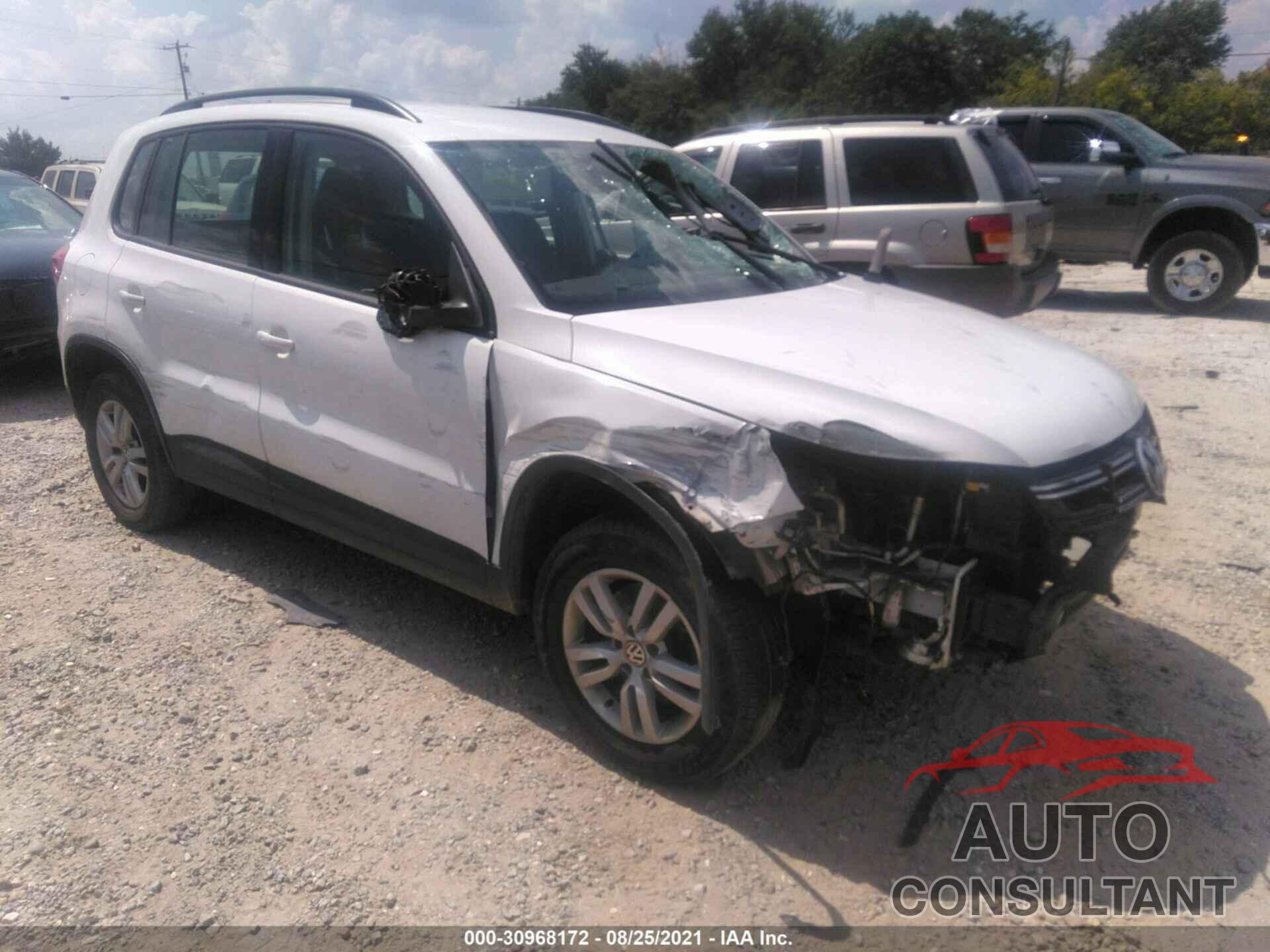 VOLKSWAGEN TIGUAN 2017 - WVGAV7AX0HK004443