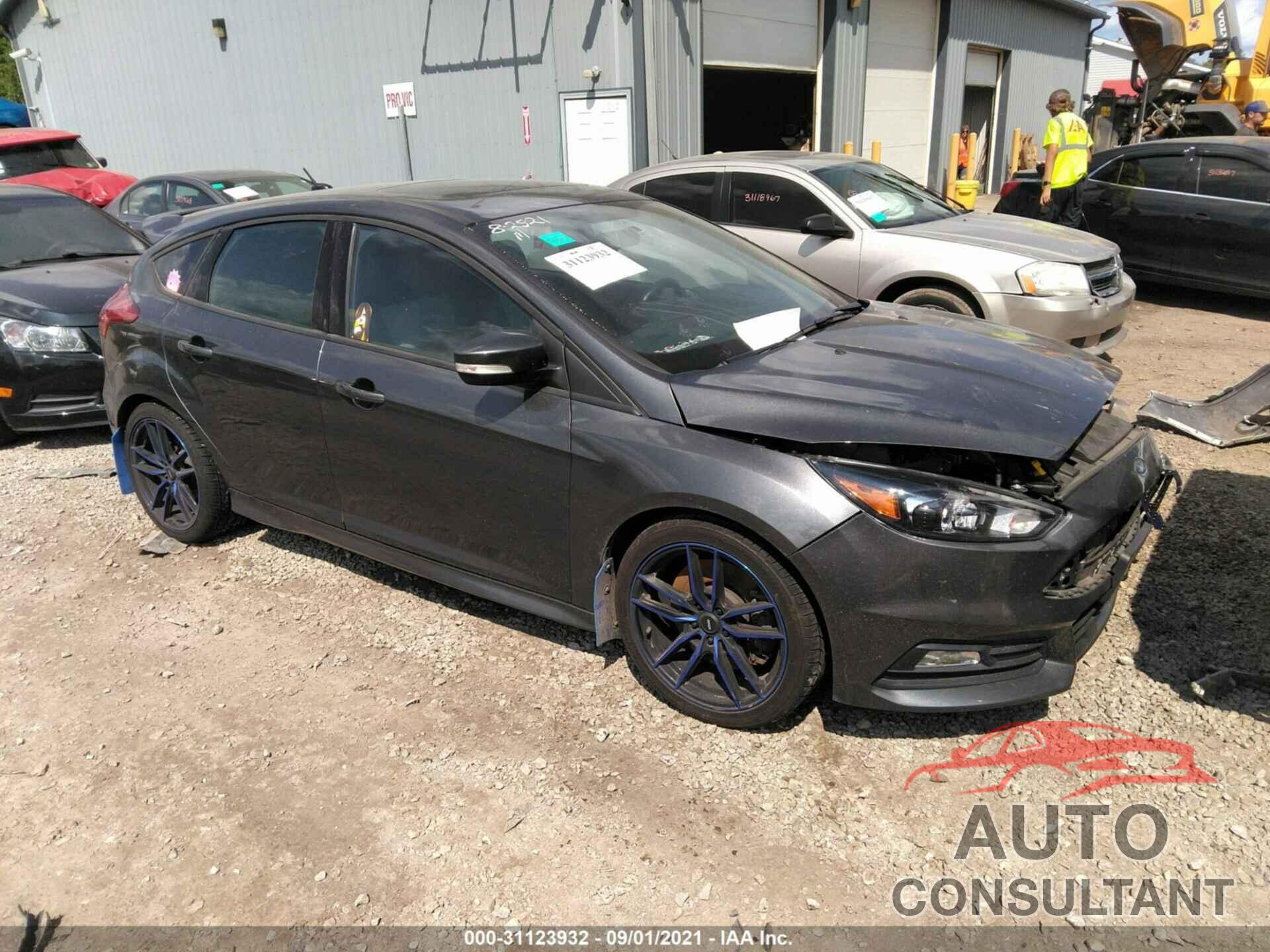 FORD FOCUS 2017 - 1FADP3L97HL285255