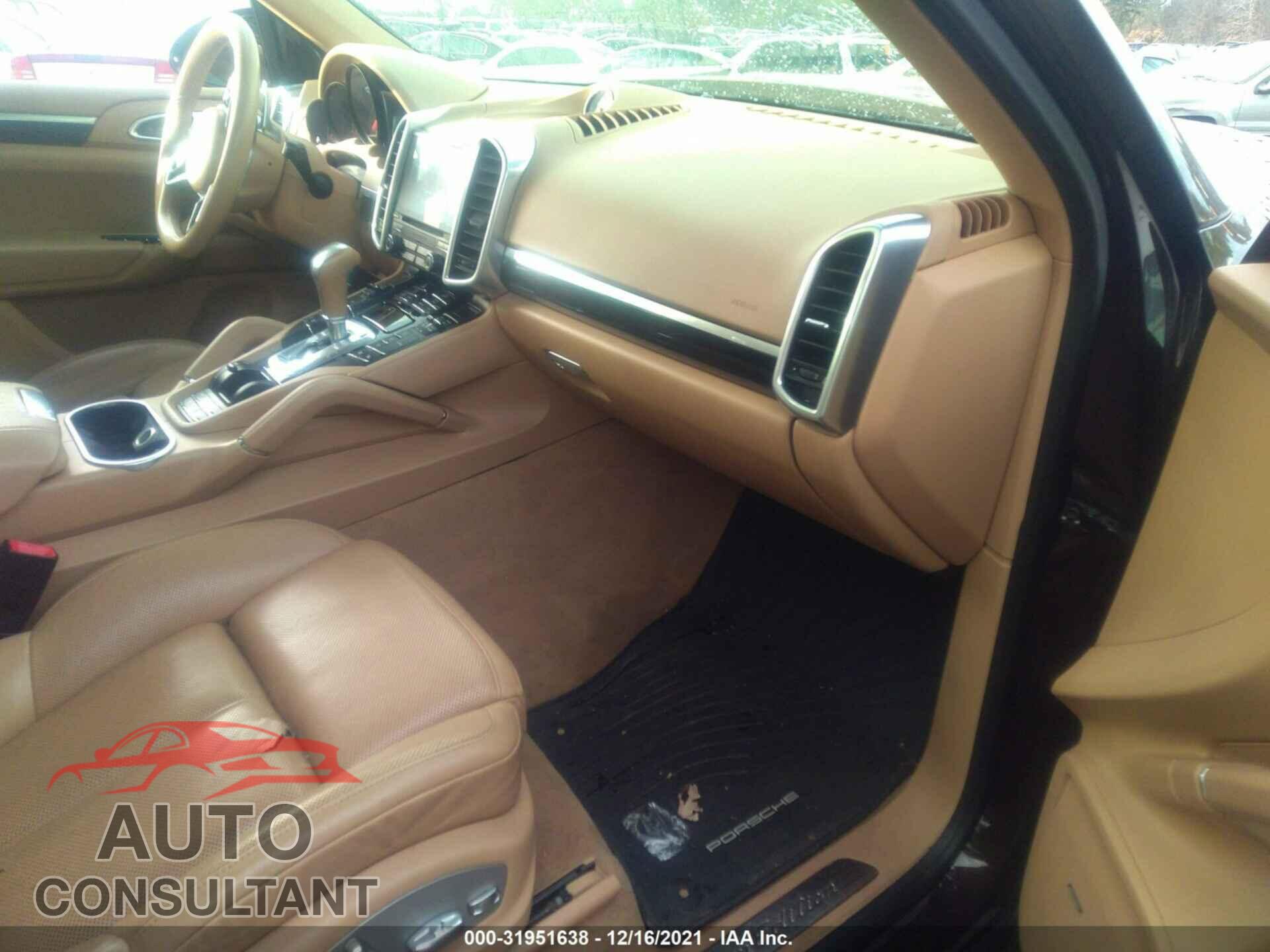 PORSCHE CAYENNE 2017 - WP1AA2A24HKA83279