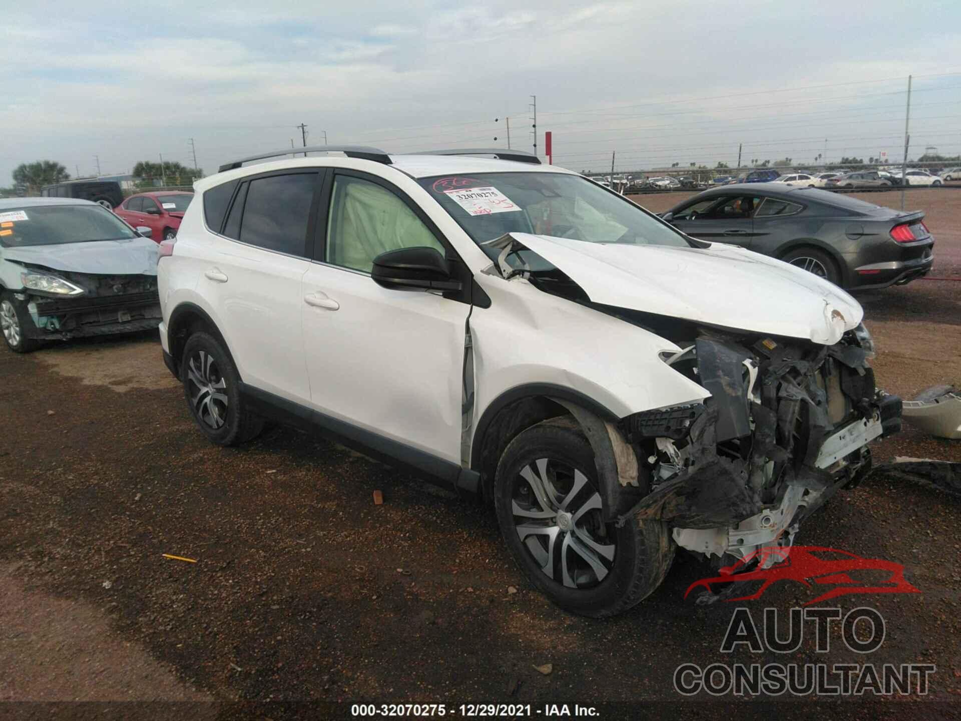 TOYOTA RAV4 2017 - JTMZFREV9HJ705173