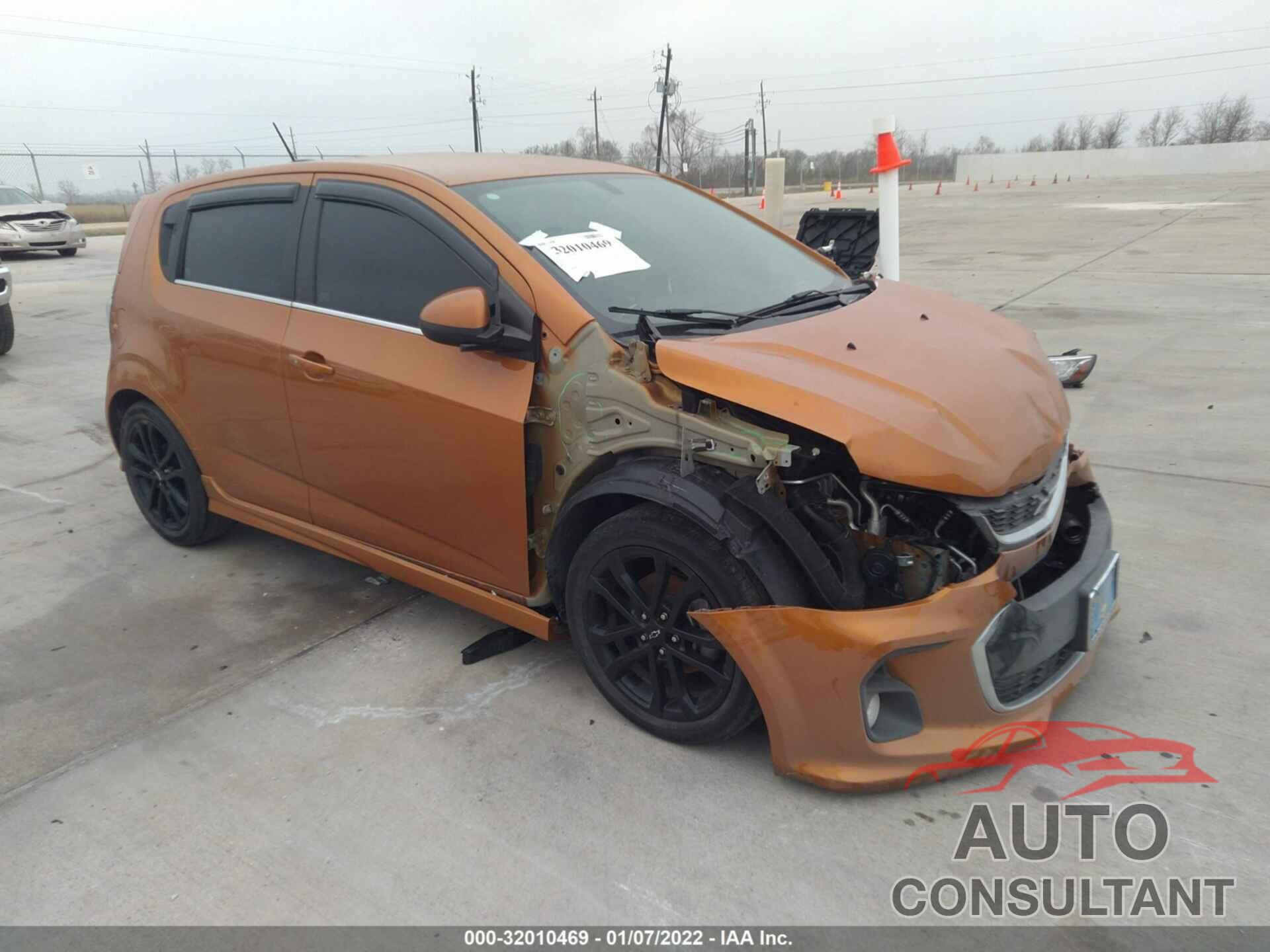 CHEVROLET SONIC 2018 - 1G1JF6SB1J4107906