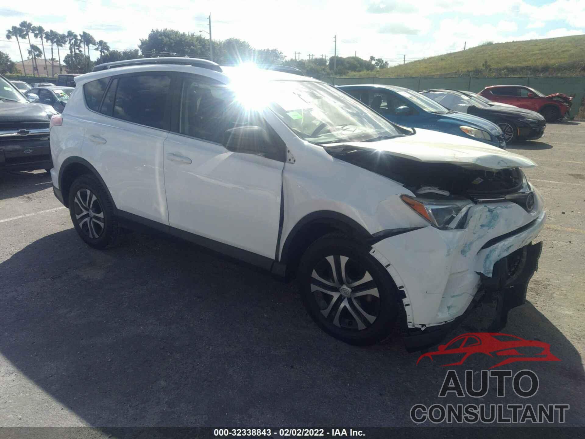 TOYOTA RAV4 2017 - JTMZFREV1HJ700713