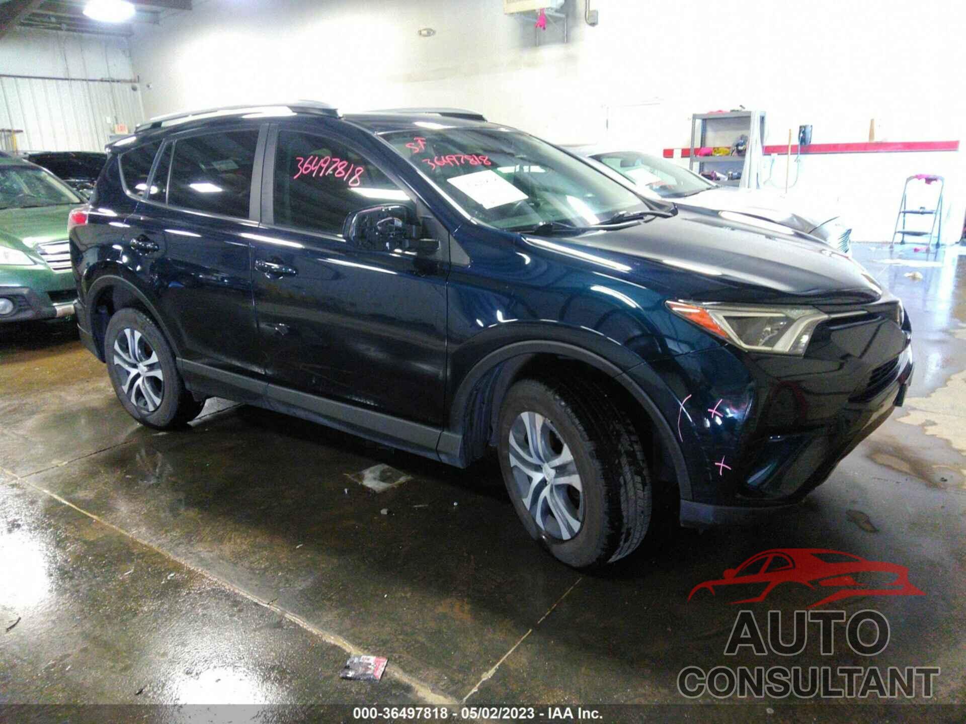 TOYOTA RAV4 2018 - JTMBFREV8JJ184759
