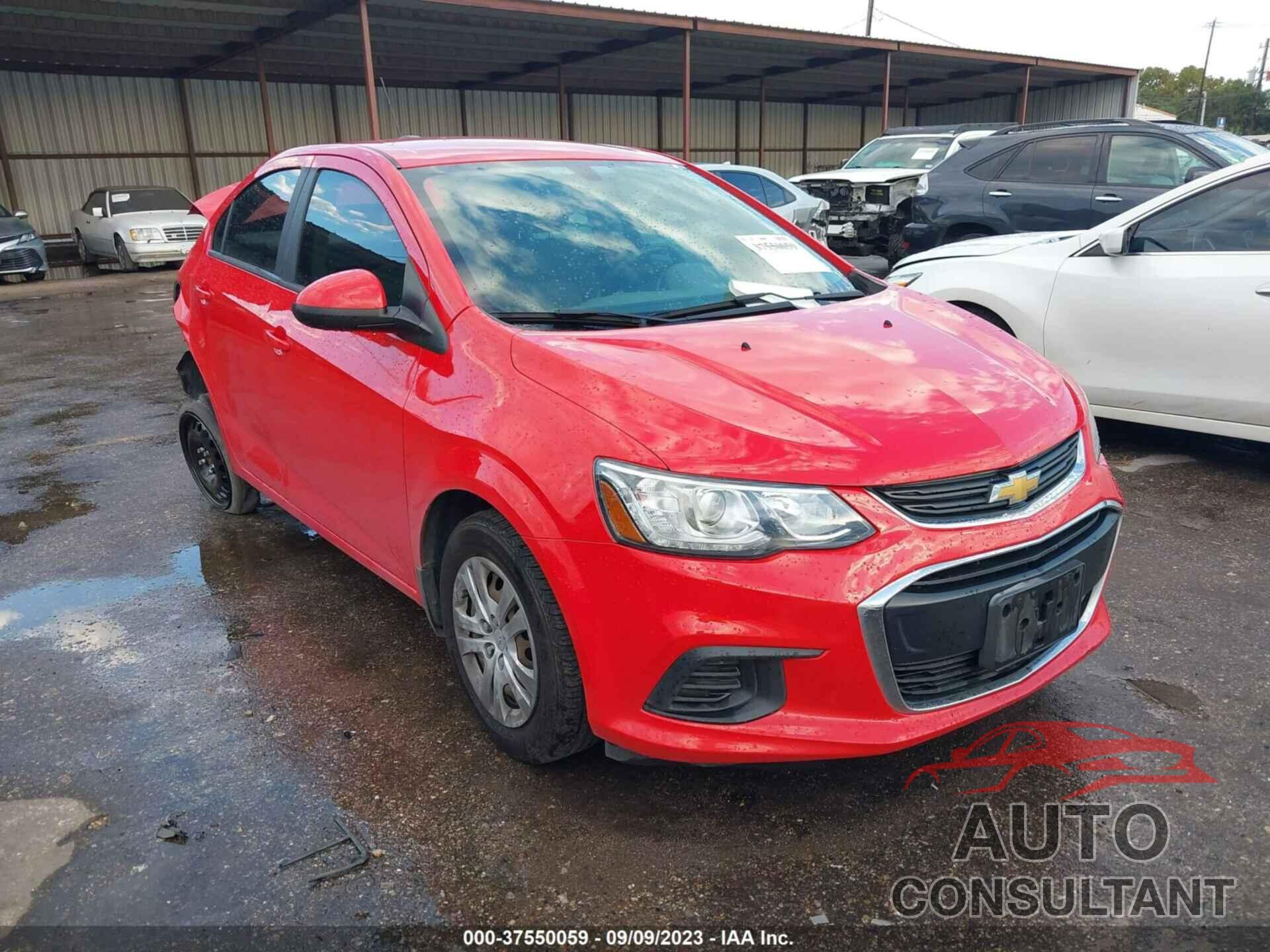 CHEVROLET SONIC 2018 - 1G1JB5SH8J4104172