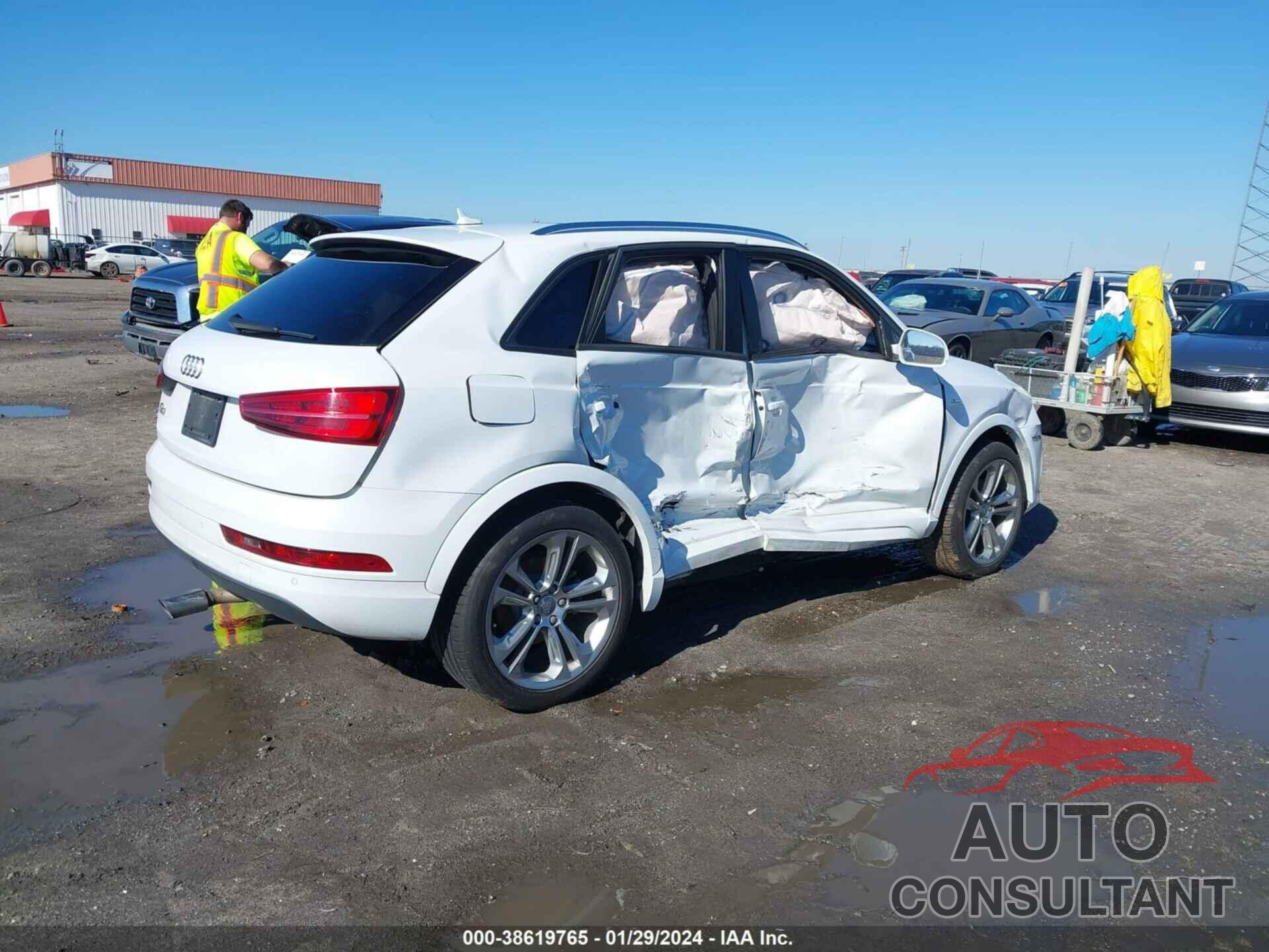 AUDI Q3 2018 - WA1BCCFS3JR020373