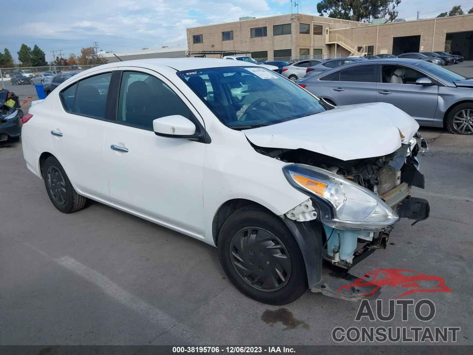 NISSAN VERSA 2018 - 3N1CN7APXJL872521