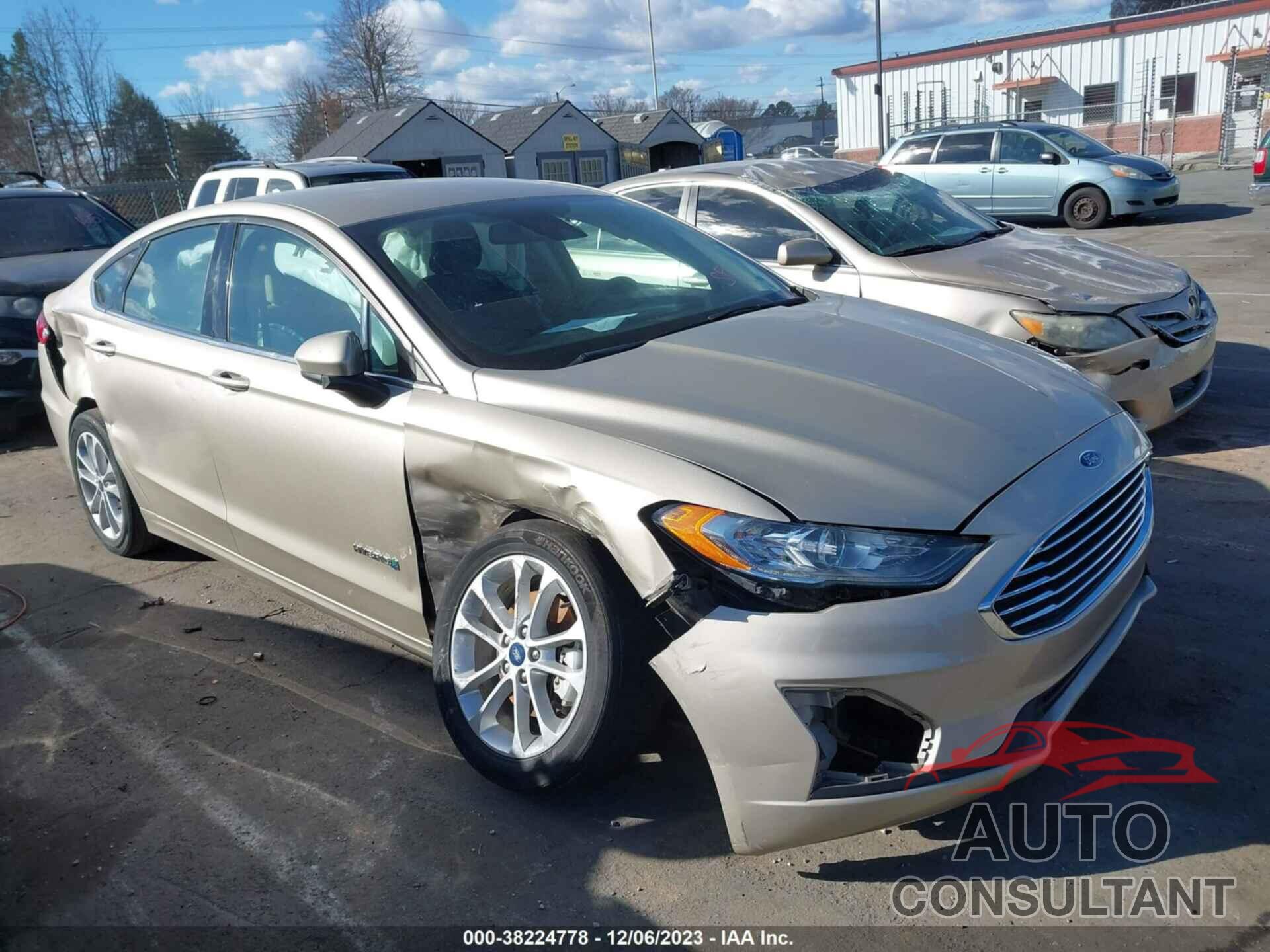 FORD FUSION HYBRID 2019 - 3FA6P0LU1KR138630