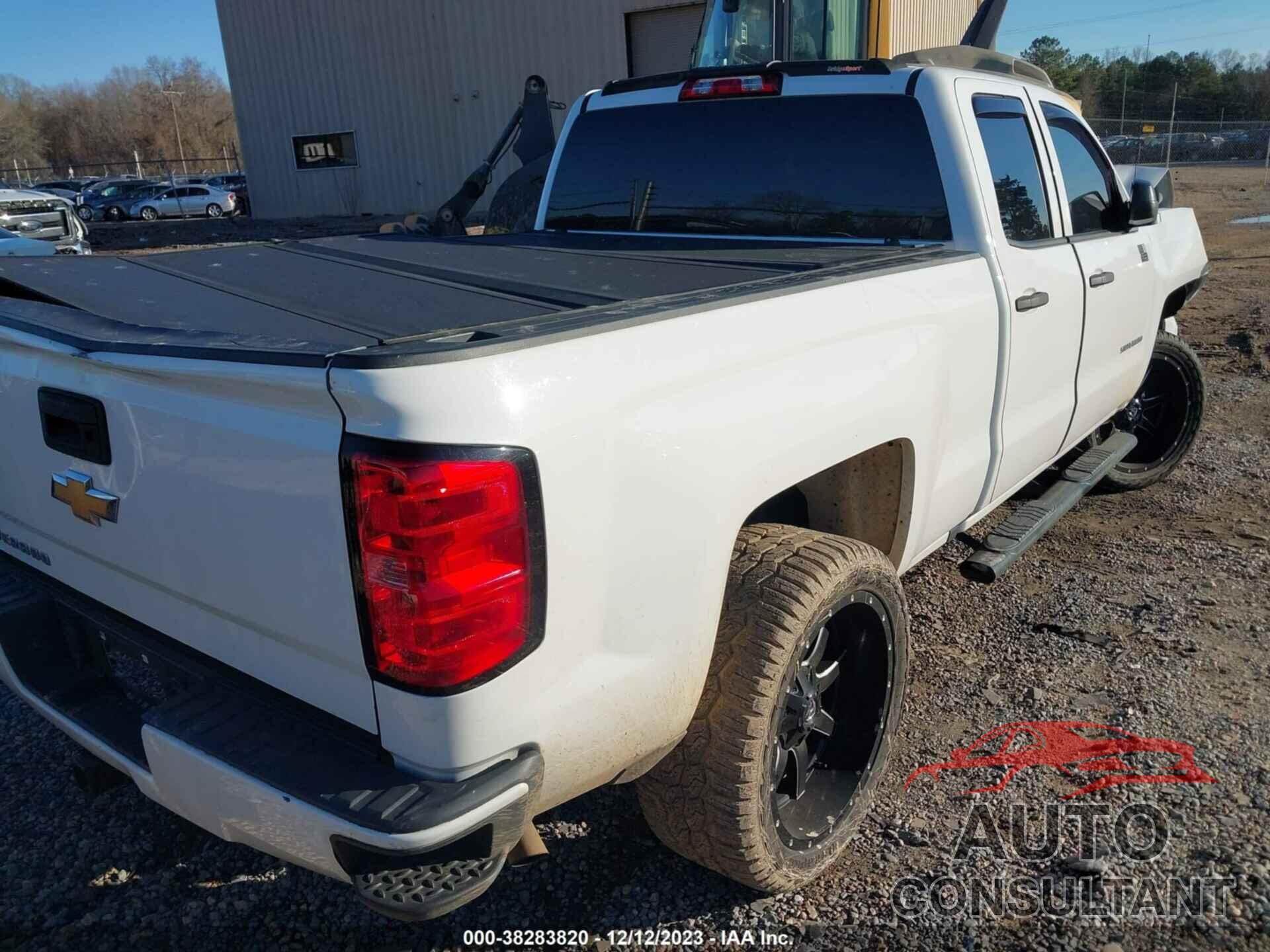 CHEVROLET SILVERADO 1500 2018 - 1GCRCPEC0JZ361543