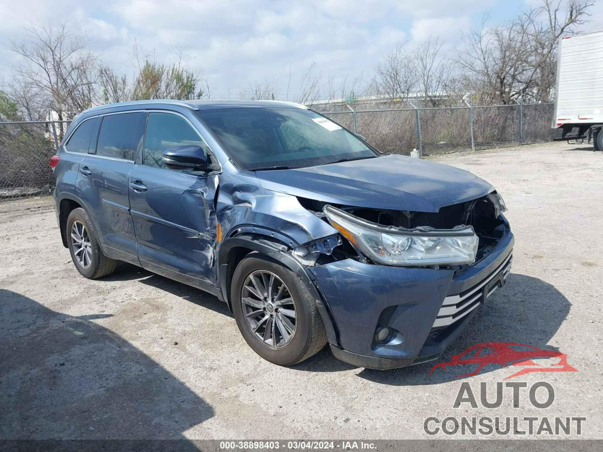 TOYOTA HIGHLANDER 2018 - 5TDJZRFH8JS492156